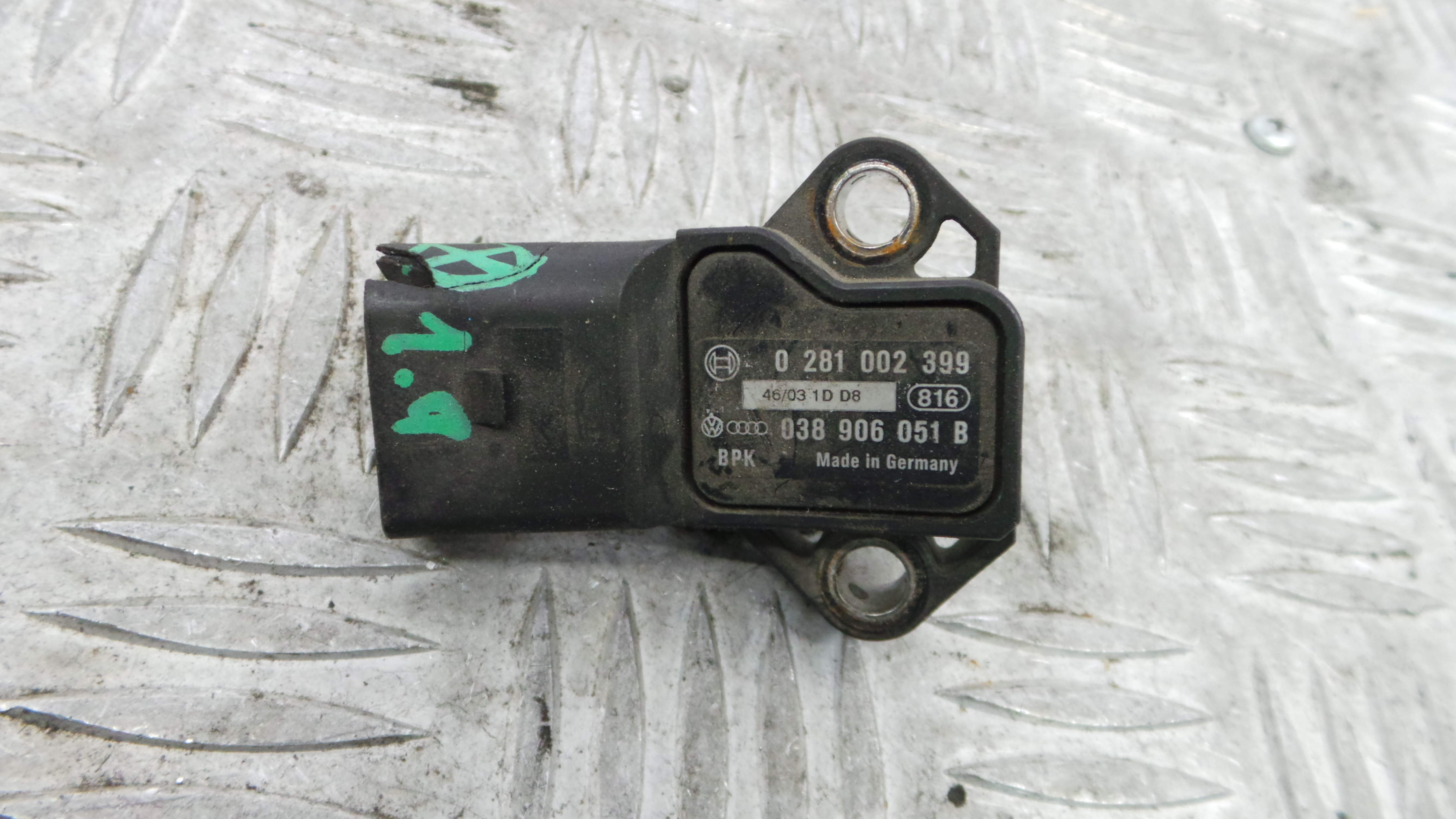 Sensor Pressão 038906051B - AUDI A3 (8P1)-36441018