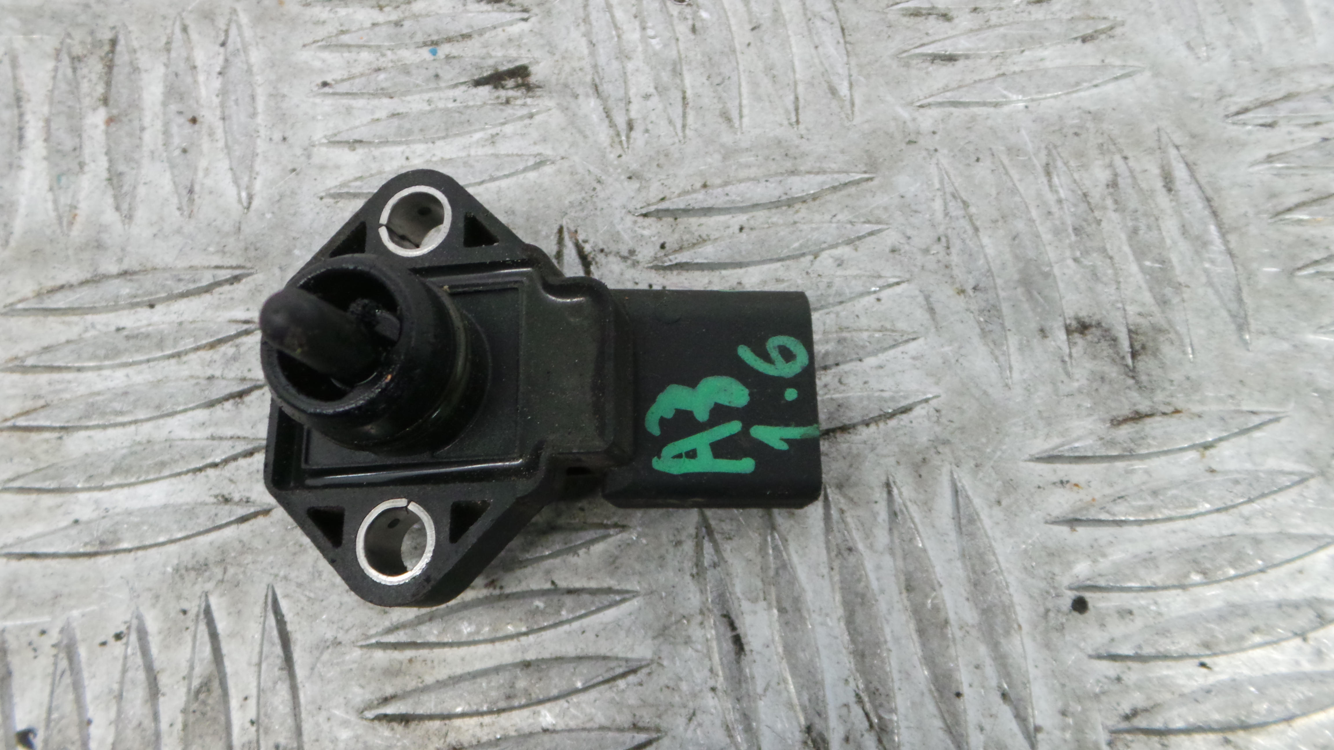 Sensor Pressão 0281002177 - AUDI A3 (8L1)-36441104