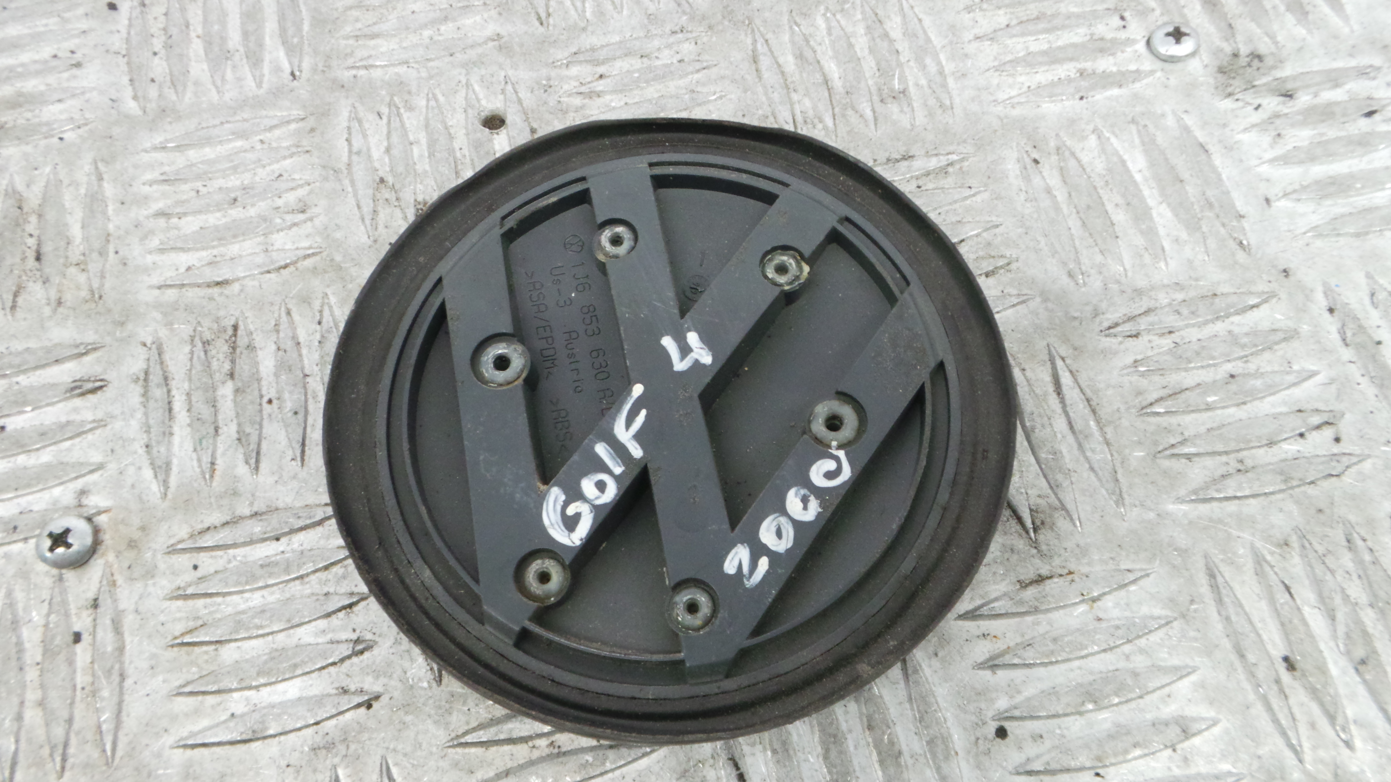 Emblema da Mala 1J6853630 - VW GOLF IV (1J1), GOLF Mk IV (1J1)-36441113