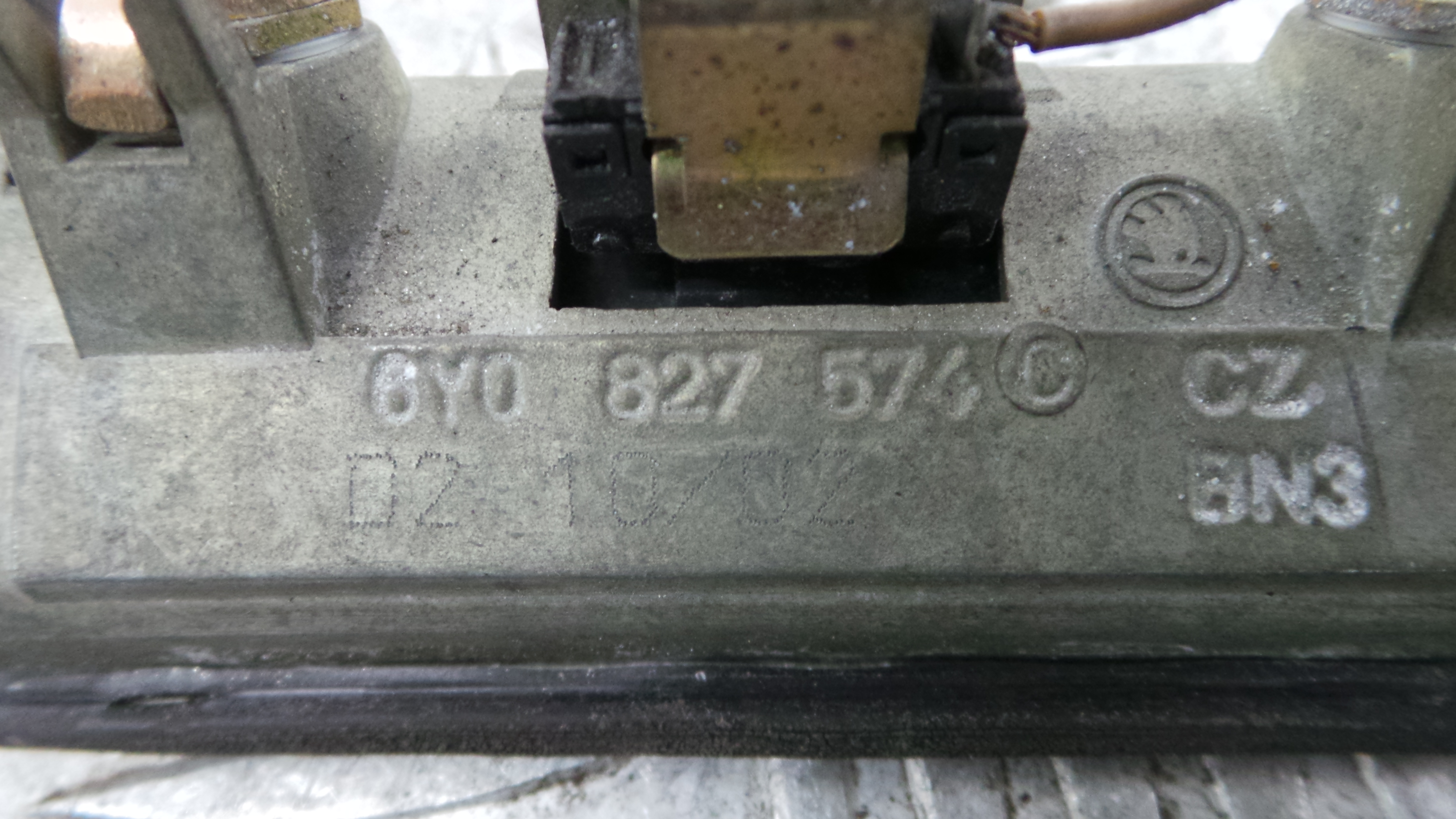 	Interruptor / Comando Mala 6Y0827574C - SKODA FABIA I (6Y2)-36441131