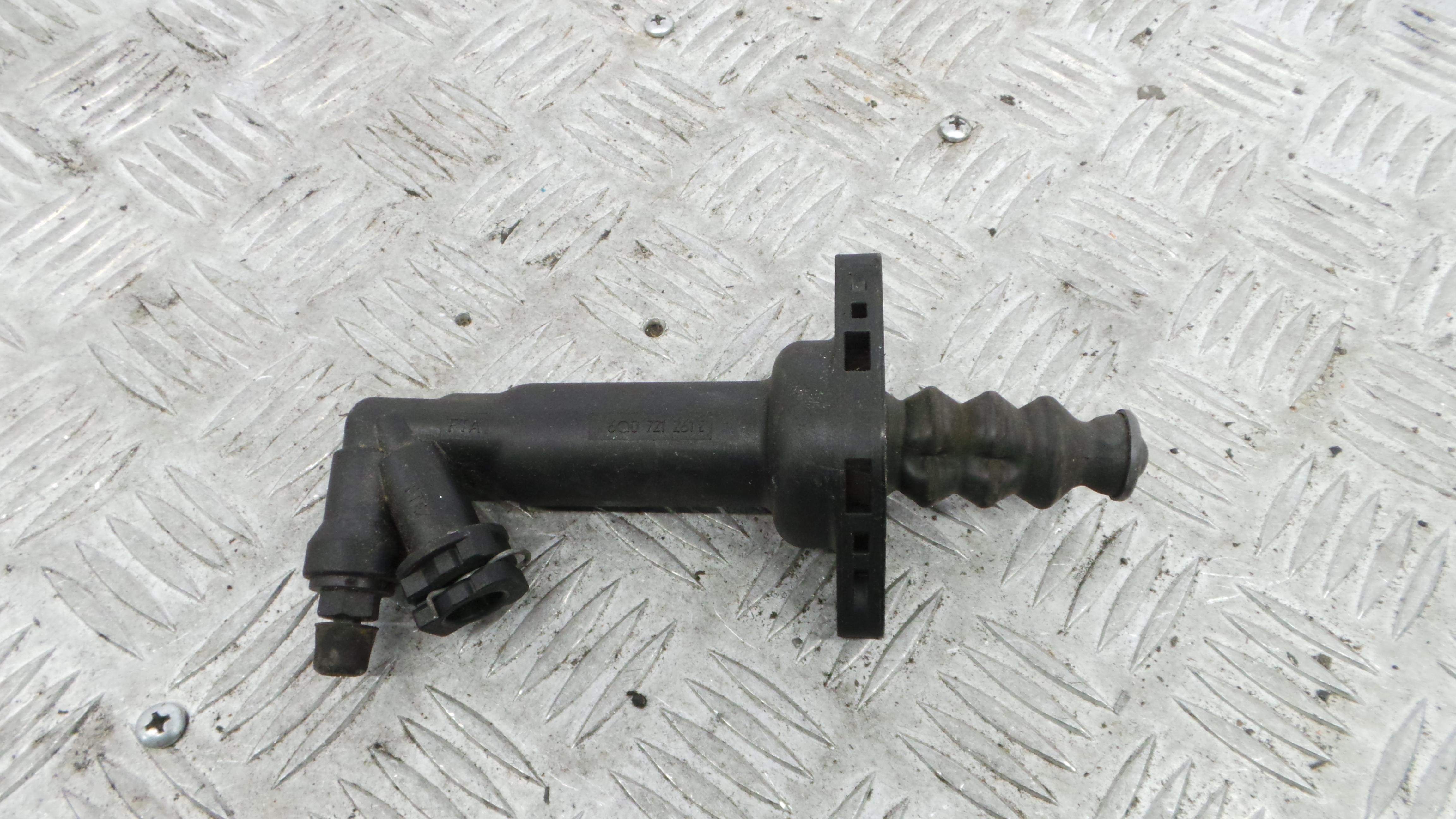 Cilindro Receptor De Embraiagem 6Q0721261E - SEAT IBIZA IV (6J5, 6P1), IBIZA Mk IV (6J5, 6P1)-36441179