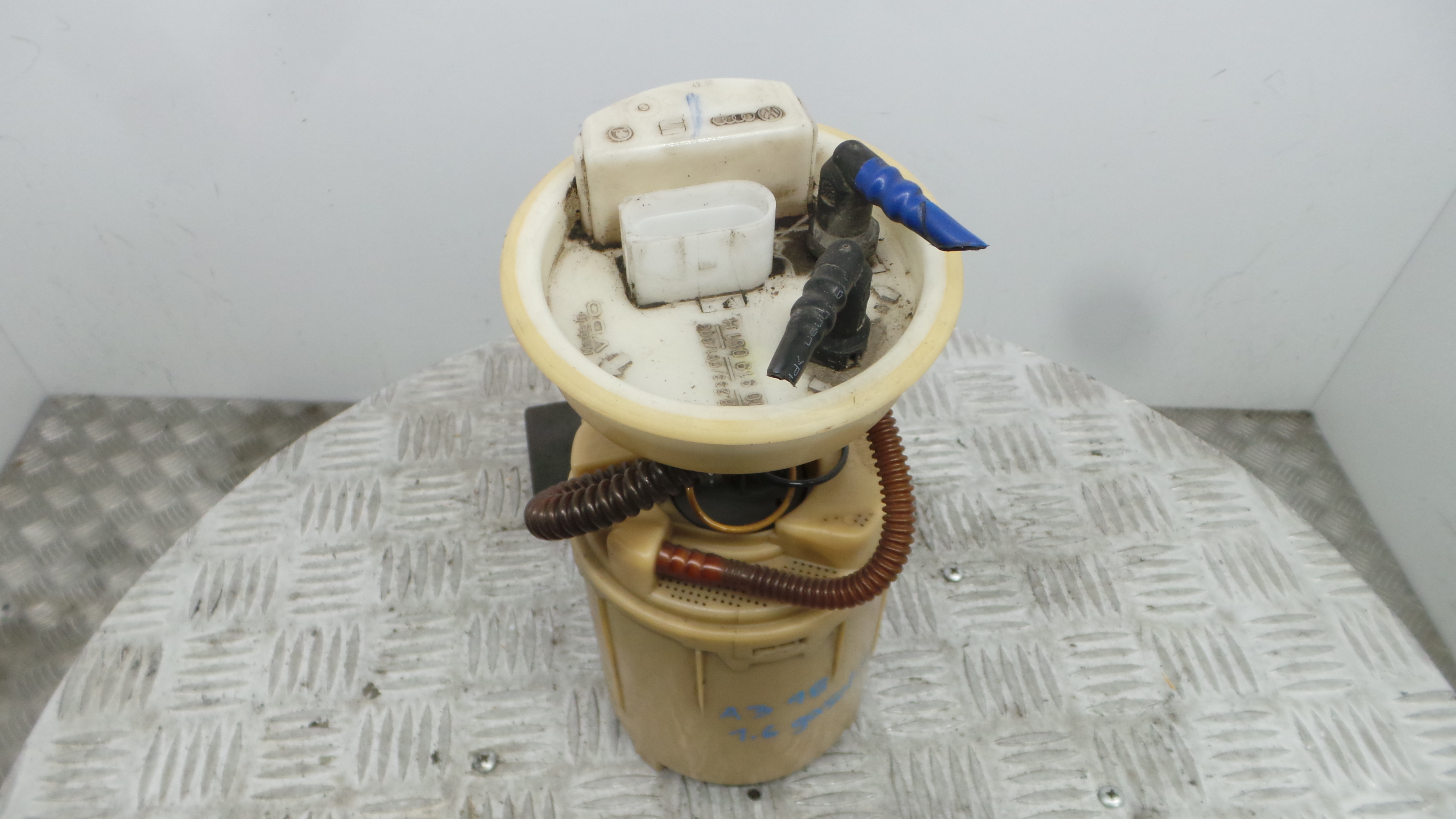 Boia do Combustível 1J0919051H - AUDI A3 (8L1)-36441282