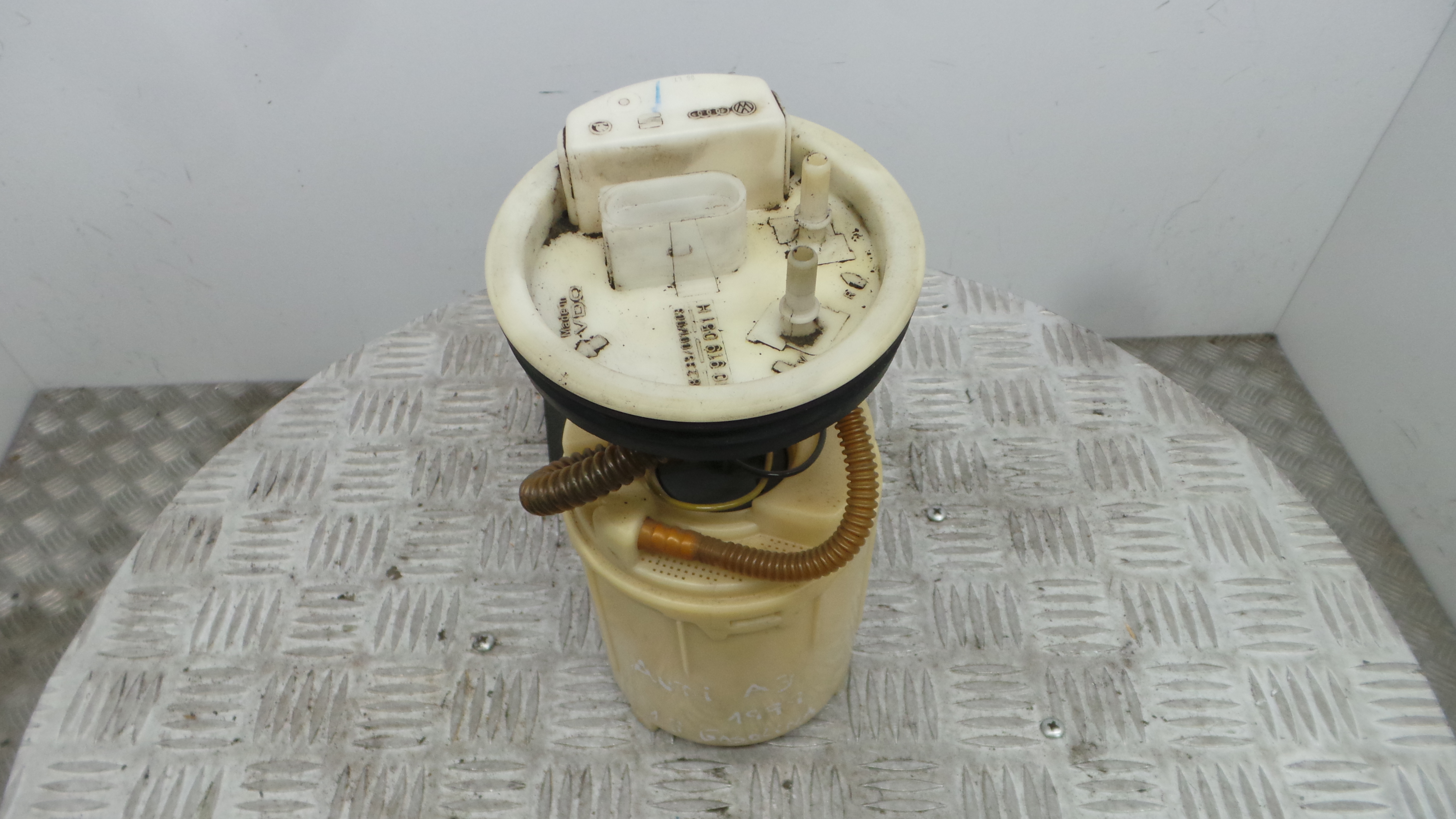 Boia do Combustível 1J0919051H - AUDI A3 (8L1)-36441315