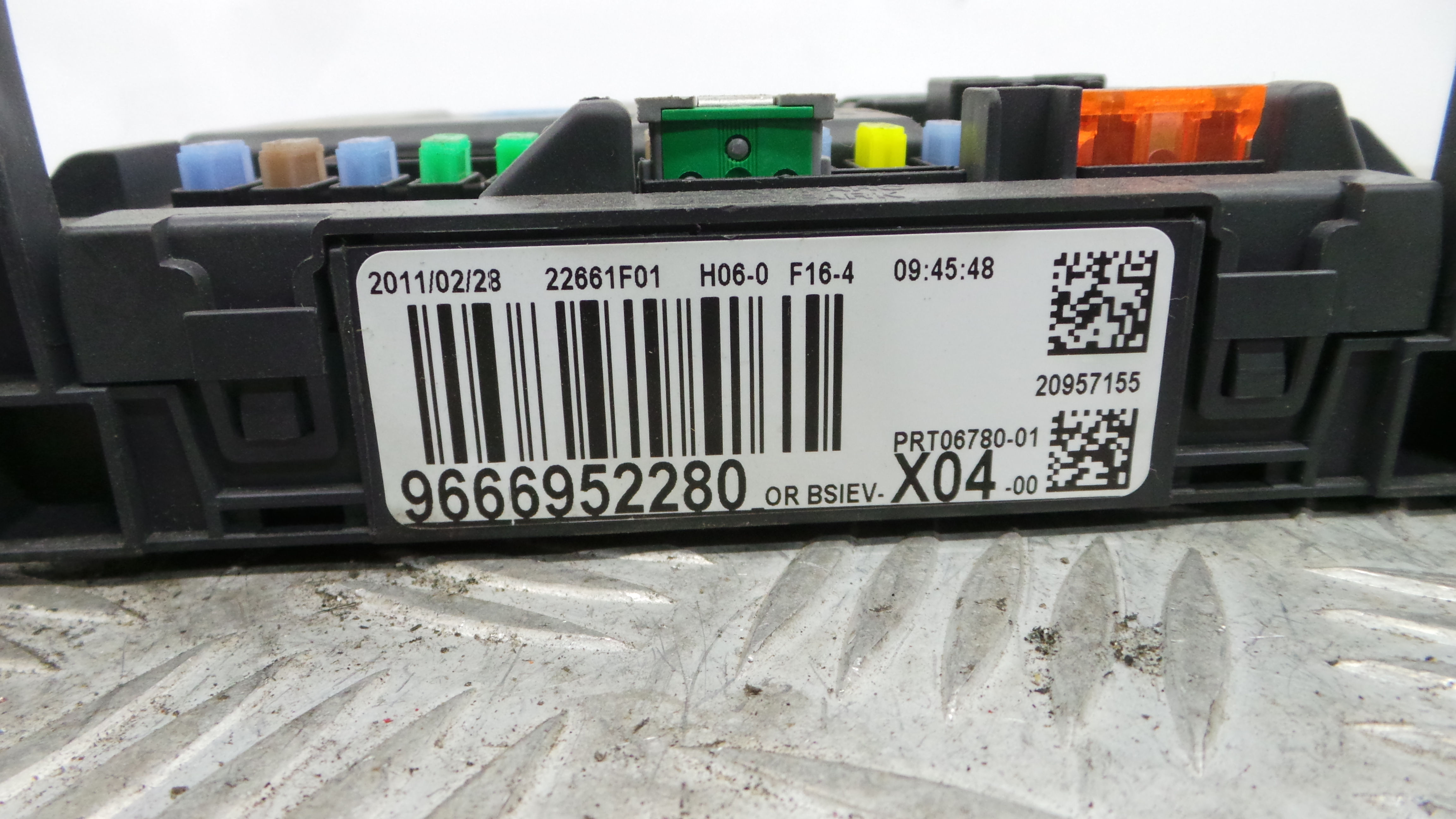 Caixa dos Fusíveis / BSI / UCH / SAM 9666952280 - CITROËN C3 II (SC_)-36441411