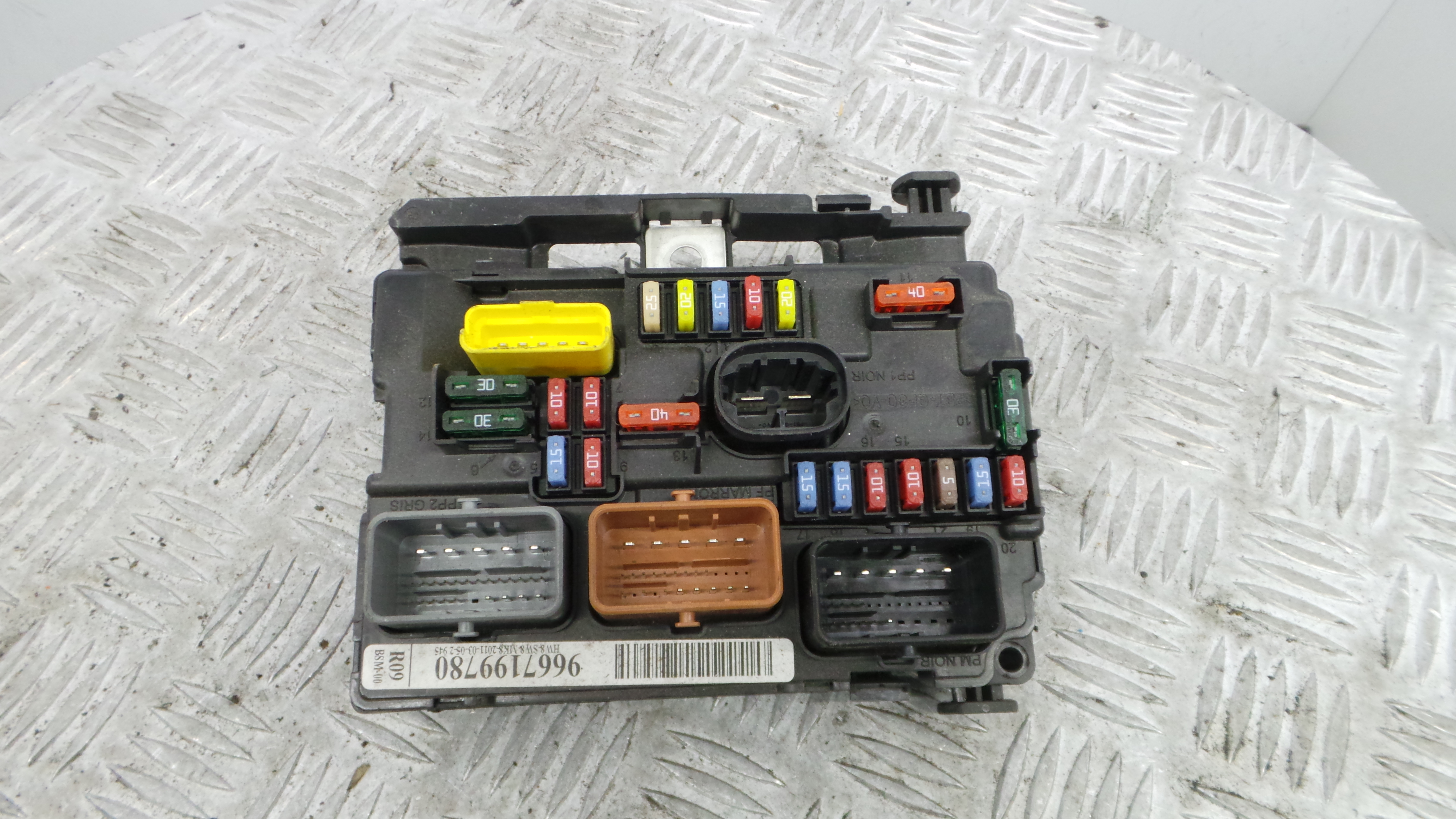 Caixa dos Fusíveis / BSI / UCH / SAM 9667199780 - CITROËN C3 II (SC_)-36441414