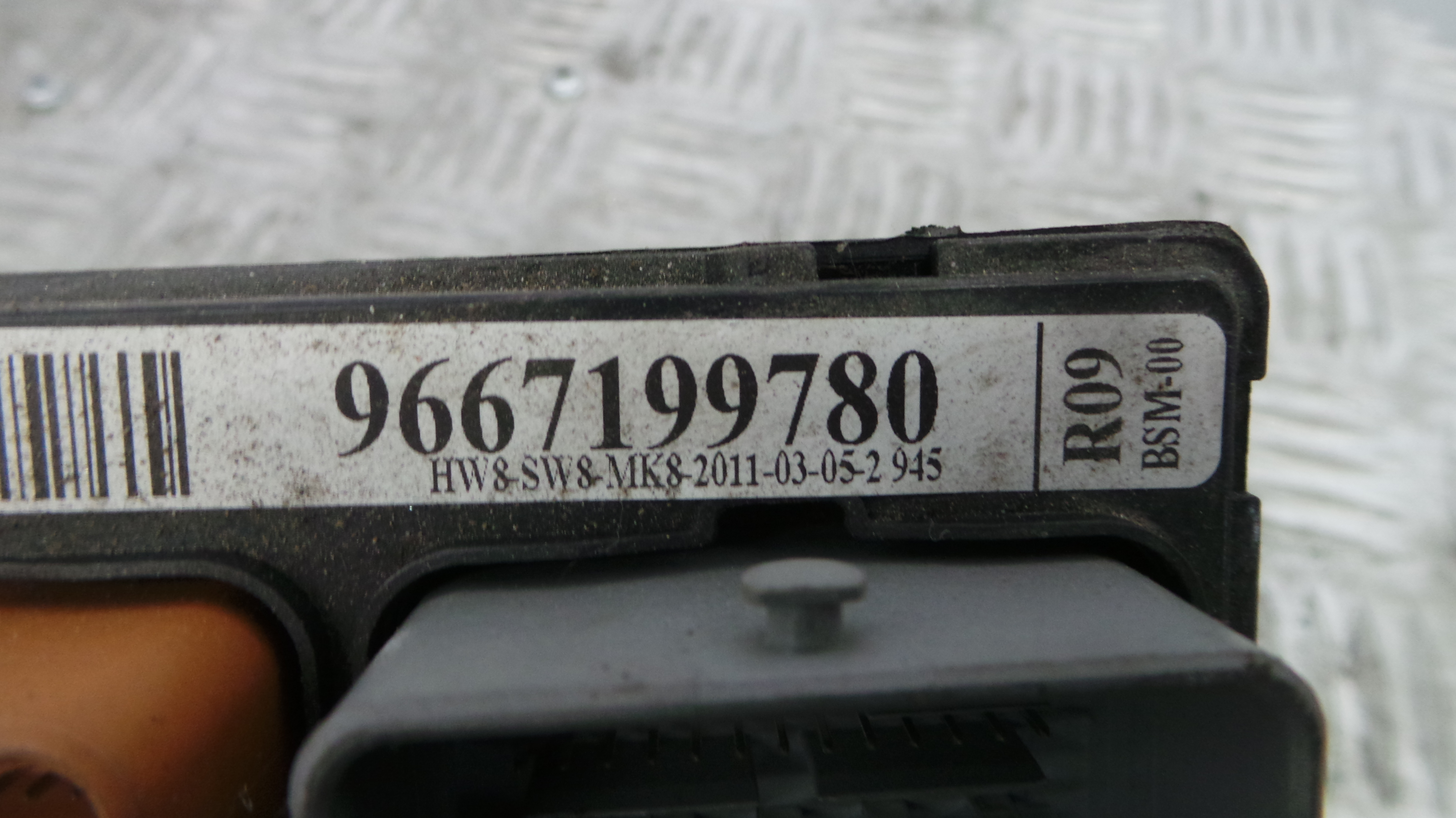 Caixa dos Fusíveis / BSI / UCH / SAM 9667199780 - CITROËN C3 II (SC_)-36441414