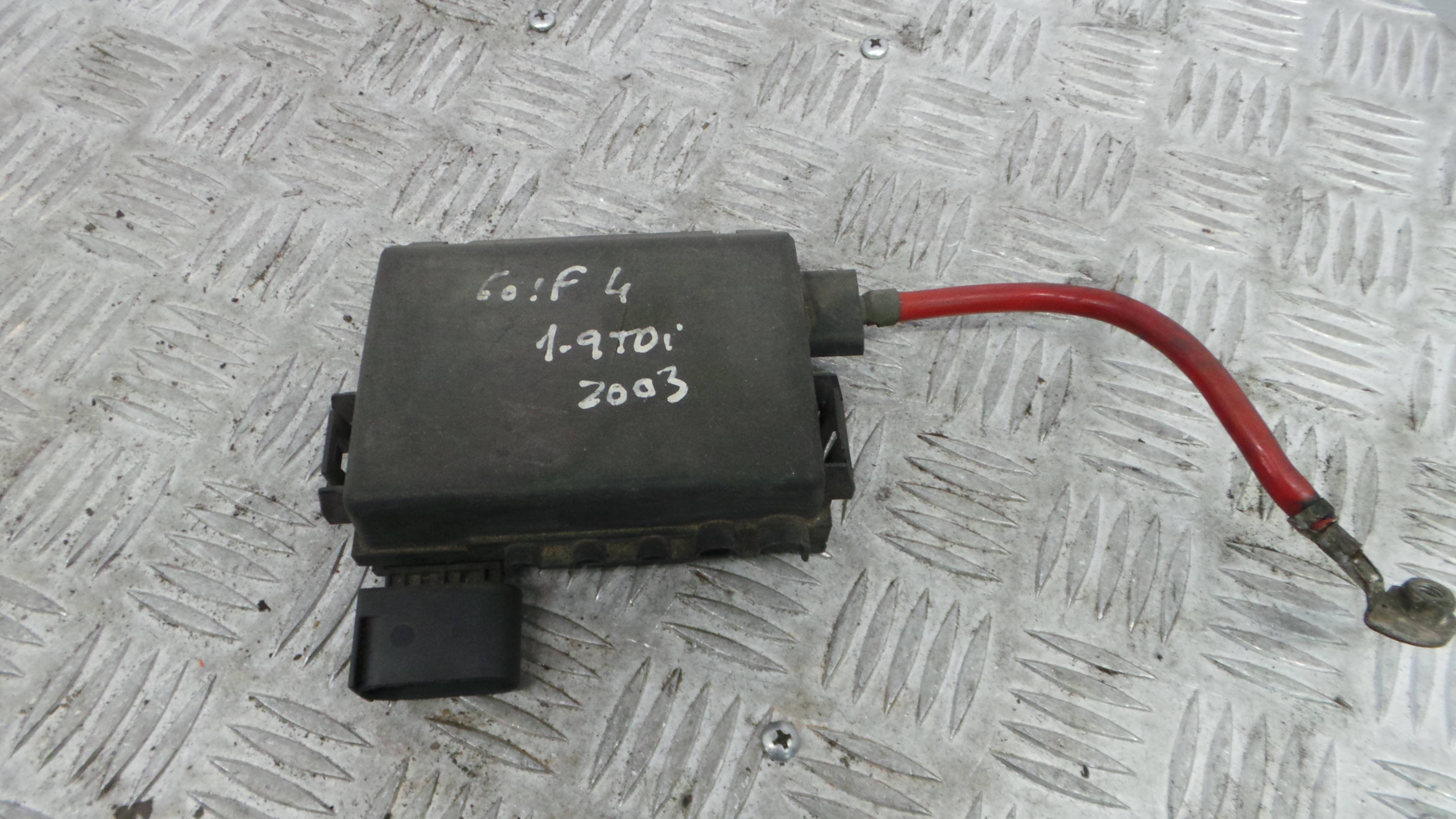 Caixa dos Fusíveis / BSI / UCH / SAM 1J0937550AC - VW GOLF IV (1J1), GOLF Mk IV (1J1)-36441453