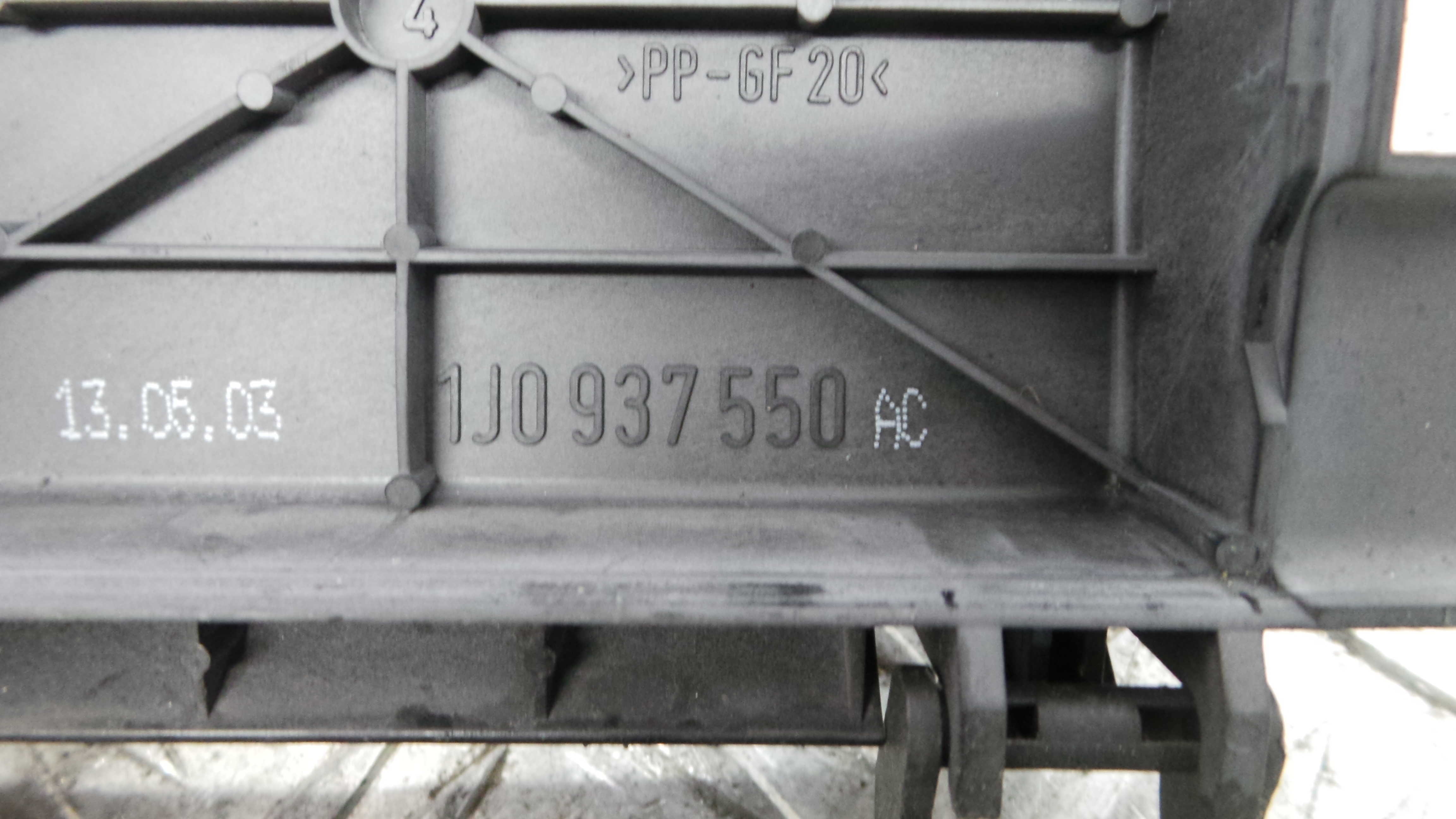 Caixa dos Fusíveis / BSI / UCH / SAM 1J0937550AC - VW GOLF IV (1J1), GOLF Mk IV (1J1)-36441453