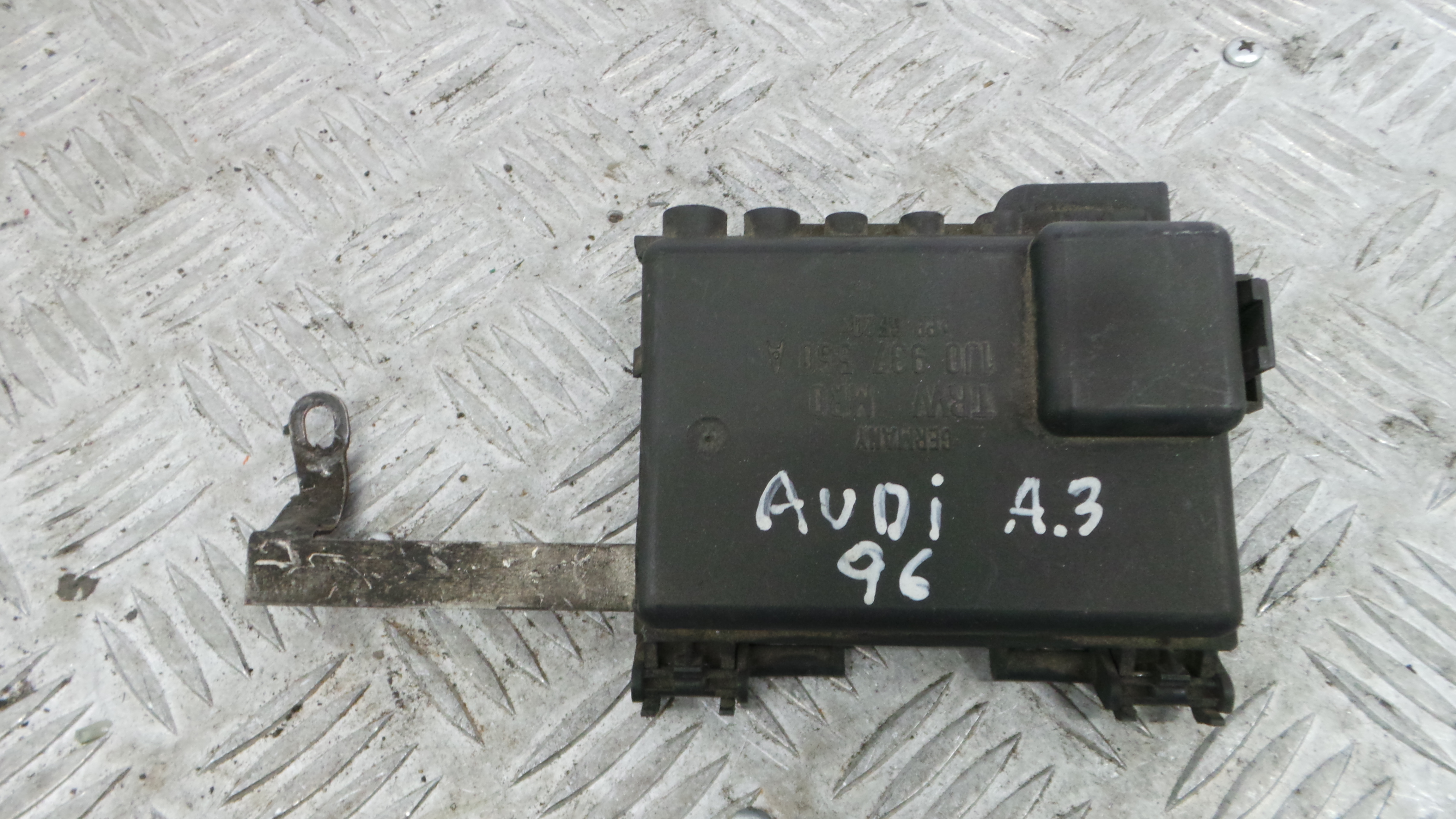 Caixa dos Fusíveis / BSI / UCH / SAM 1J0937550A - AUDI A3 (8L1)-36441457 Caixa dos Fusíveis / BSI / UCH / SAM 1J0937550A - AUDI A3 (8L1)-36441457