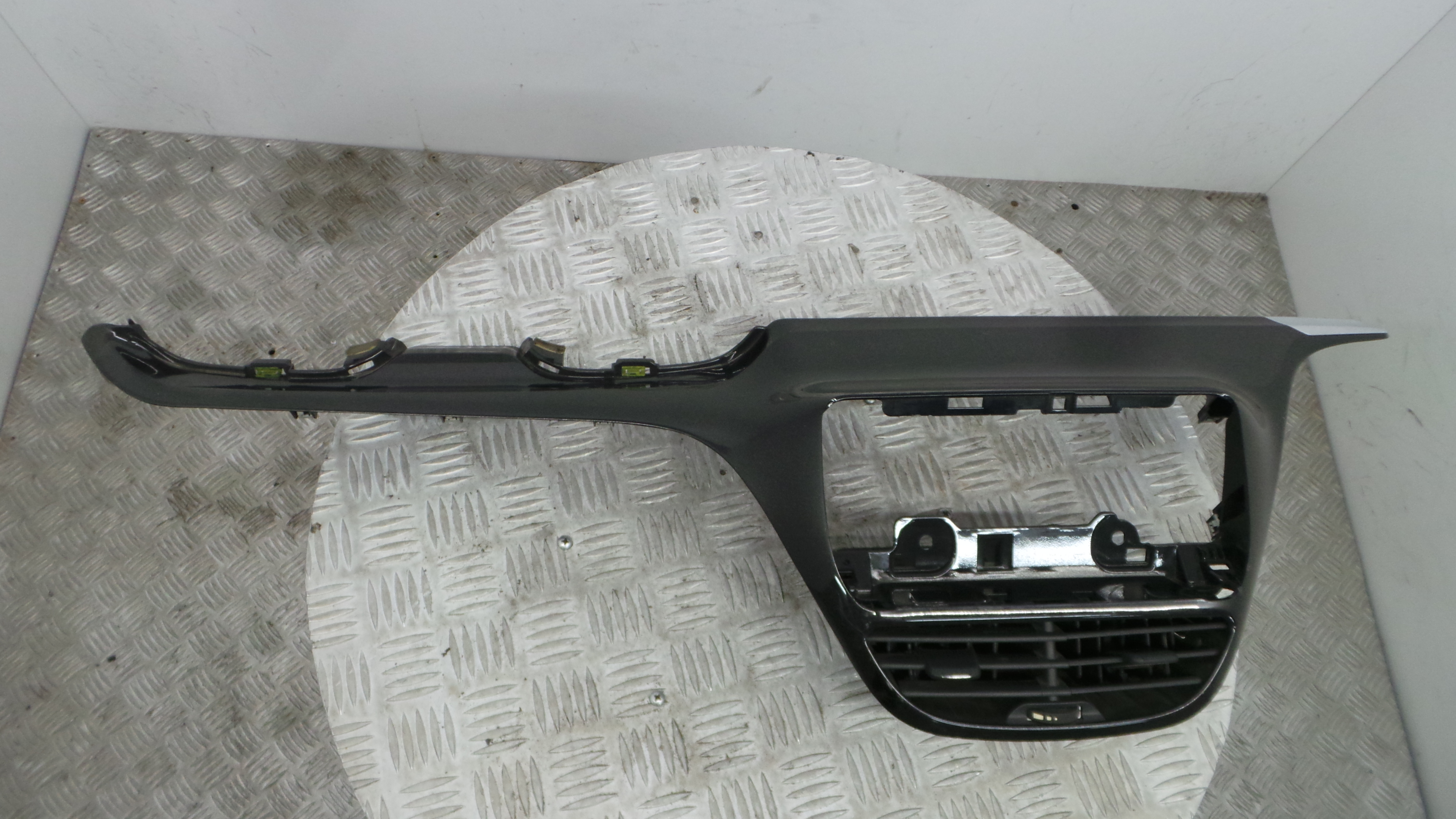 Tablier 9673830077 - PEUGEOT 208 I (CA_, CC_)-36459153