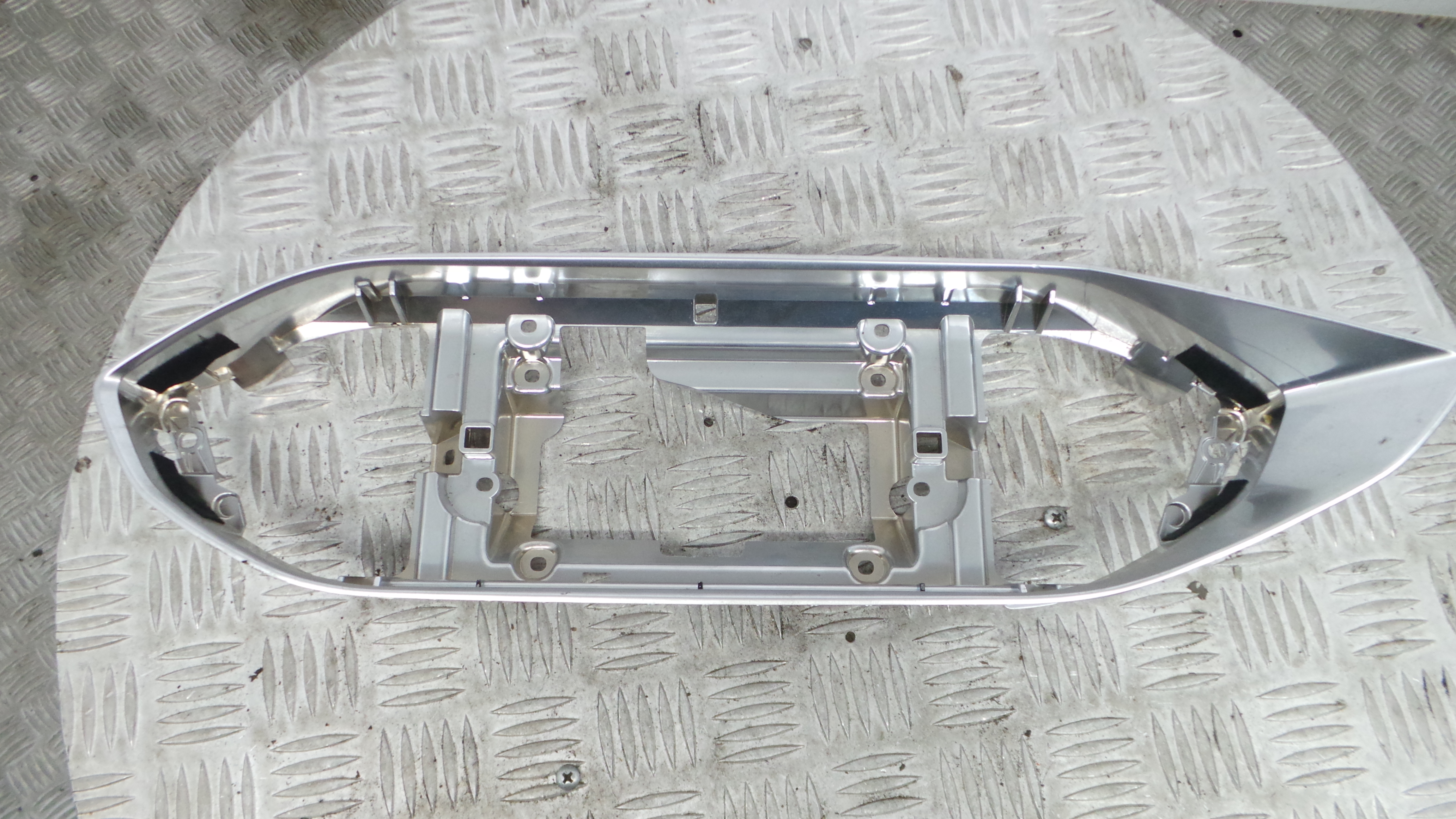 Aro Consola Central 98075499VV - PEUGEOT 308 II (LB_, LP_, LW_, LH_, L3_)-36459156