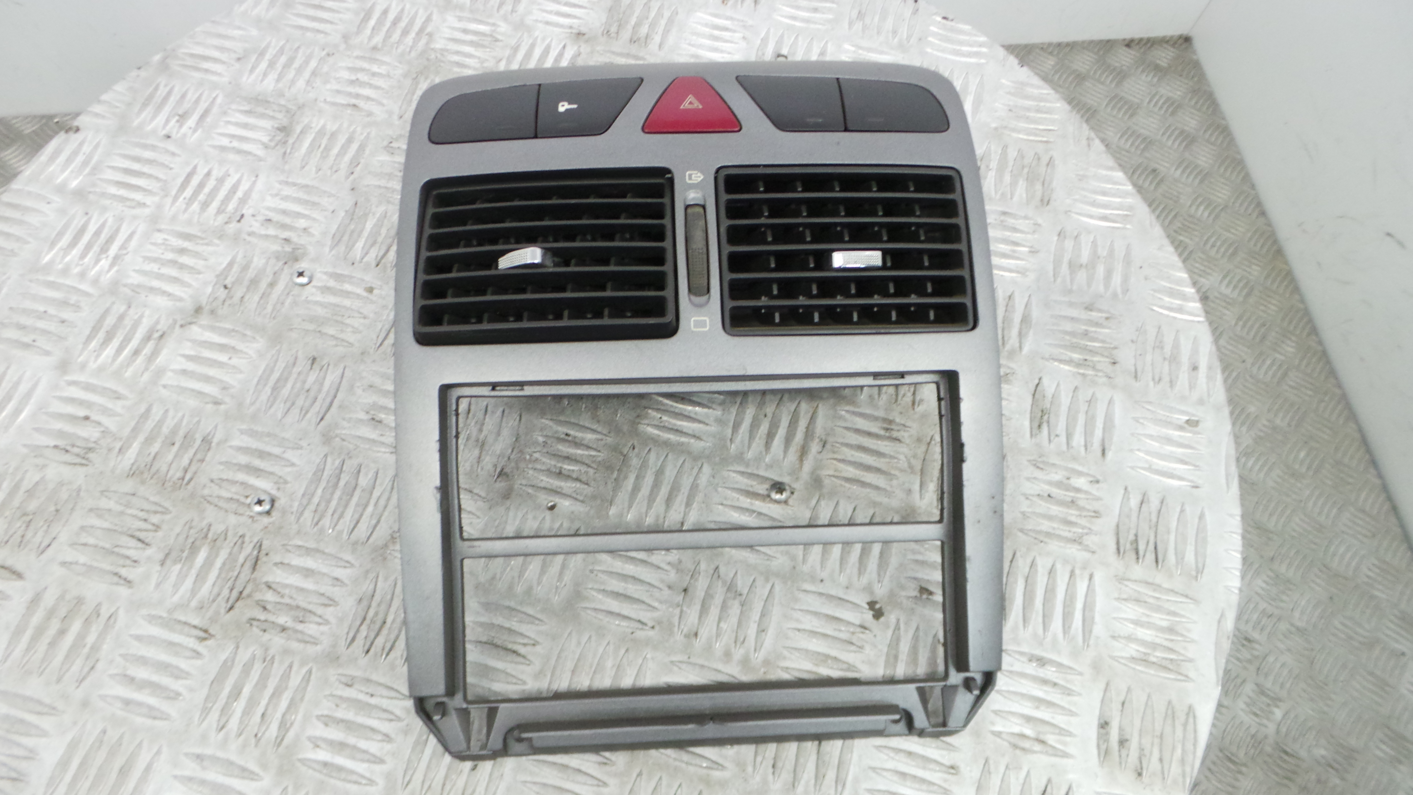 Consola central Tablier  9634505077 - PEUGEOT 307 SW (3H)-36461923
