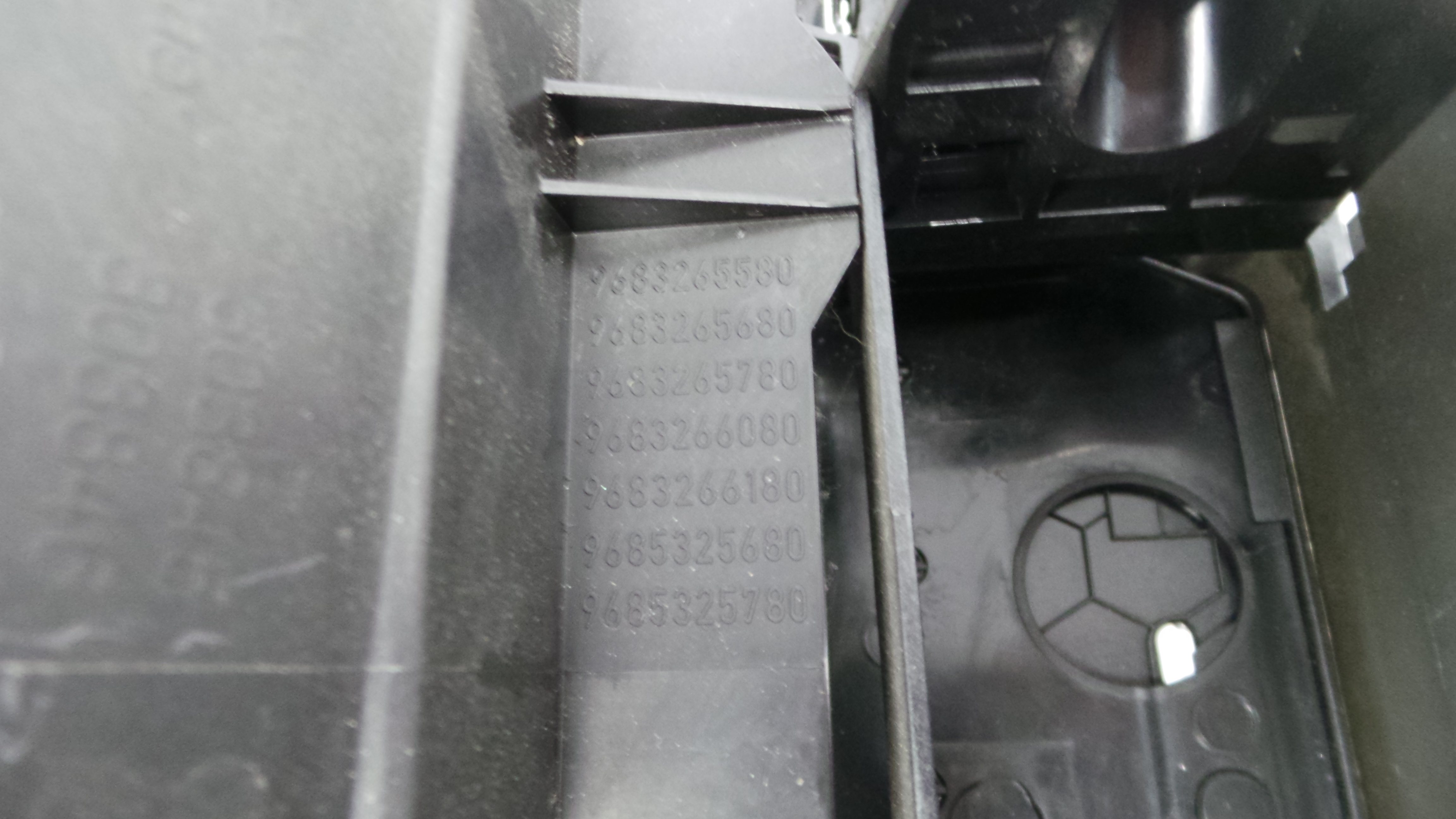 Consola central Tablier 9683265080 - CITROËN C4 PICASSO I Veículo multiuso (UD_)-36461939