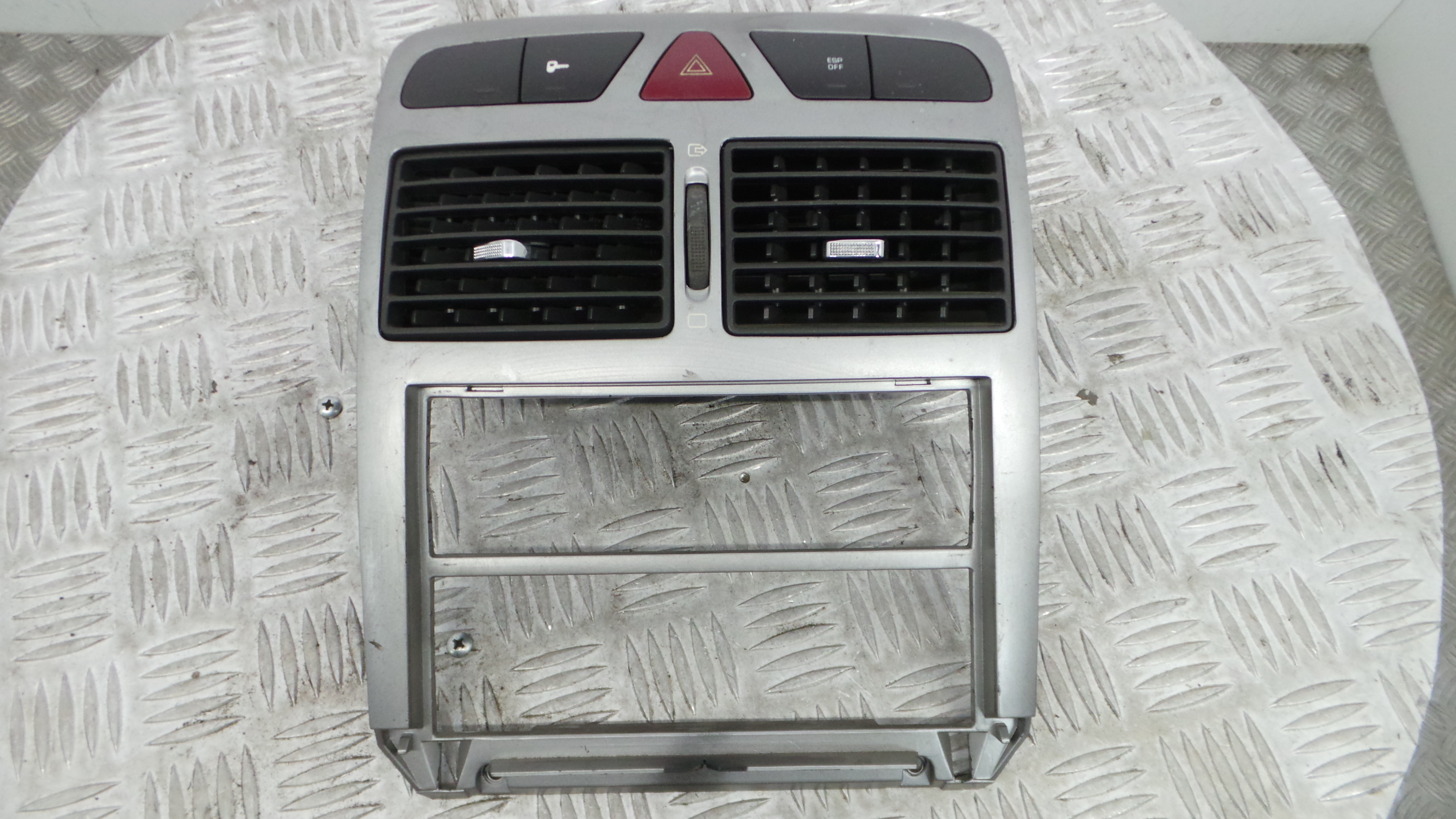 Consola central Tablier  9634505077 - PEUGEOT 307 (3A/C)-36461944 Consola central Tablier  9634505077 - PEUGEOT 307 (3A/C)-36461944