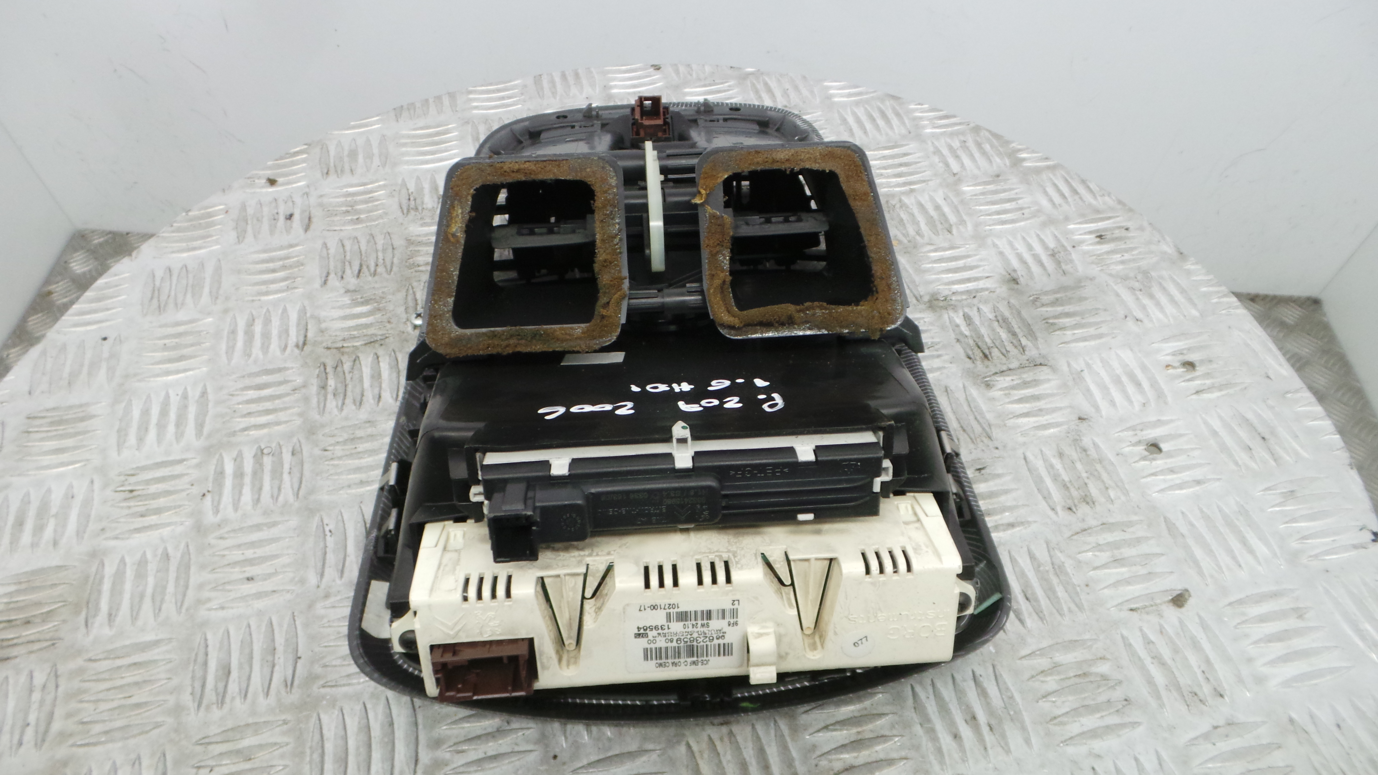 Consola central Tablier 9656992377 - PEUGEOT 207 (WA_, WC_), 207/207+ (WA_, WC_)-36462042