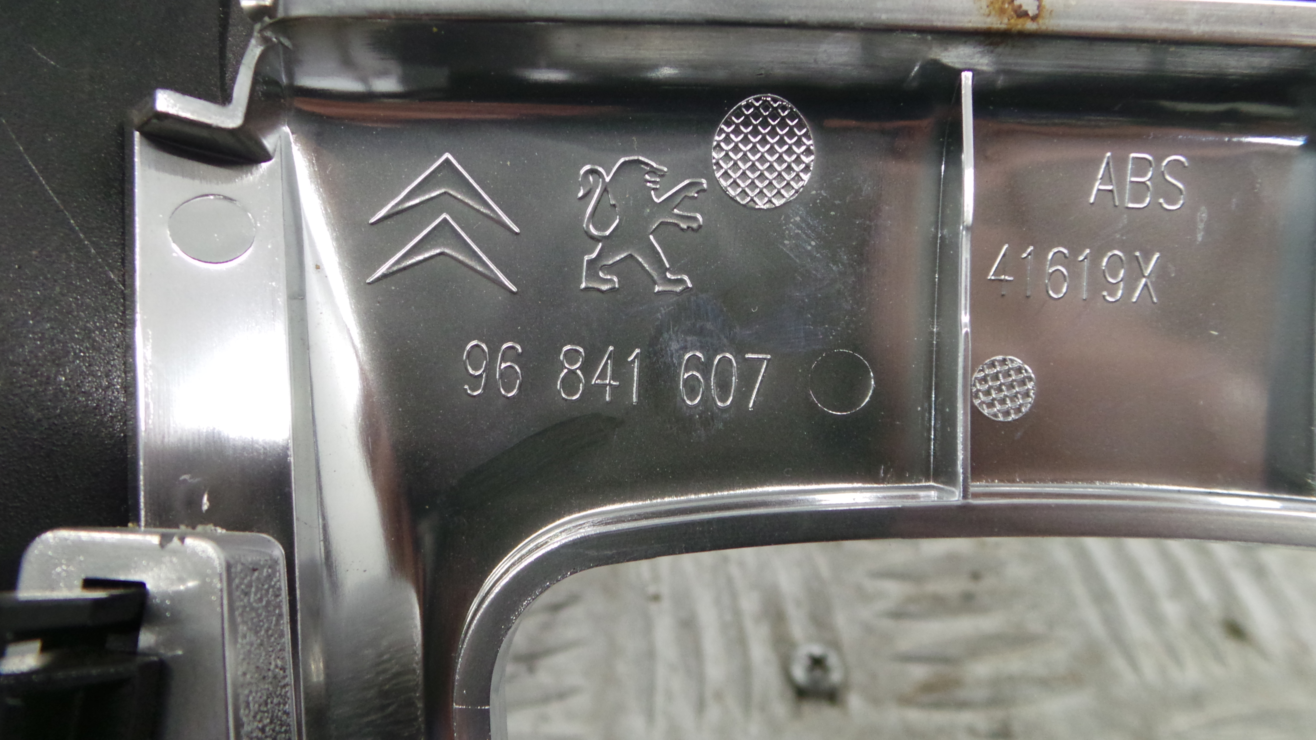 Aro Consola Central 9684153677 - CITROËN C3 II (SC_)-36462065