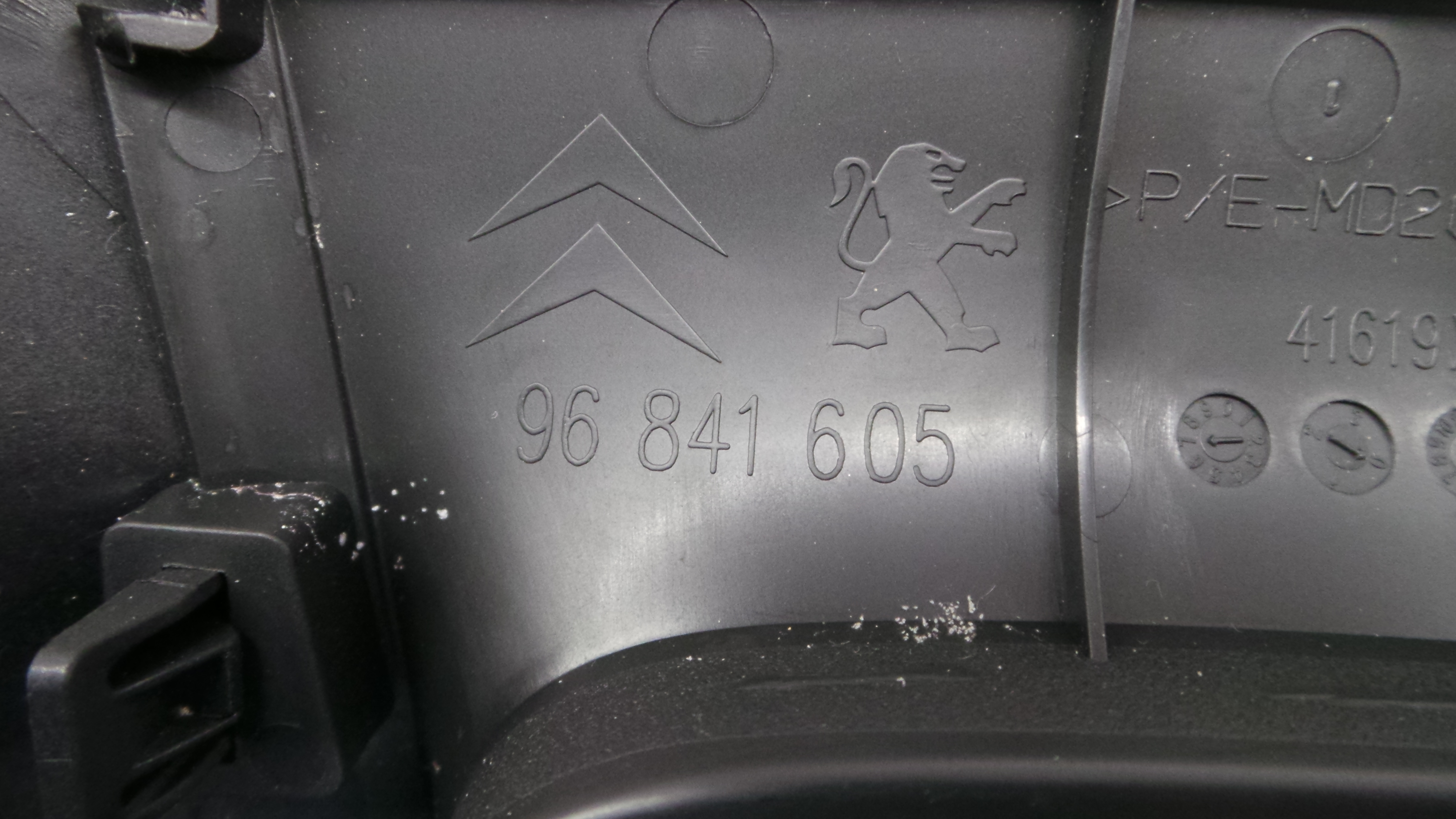 Aro Consola Central 9801578777 - CITROËN C3 II (SC_)-36462072