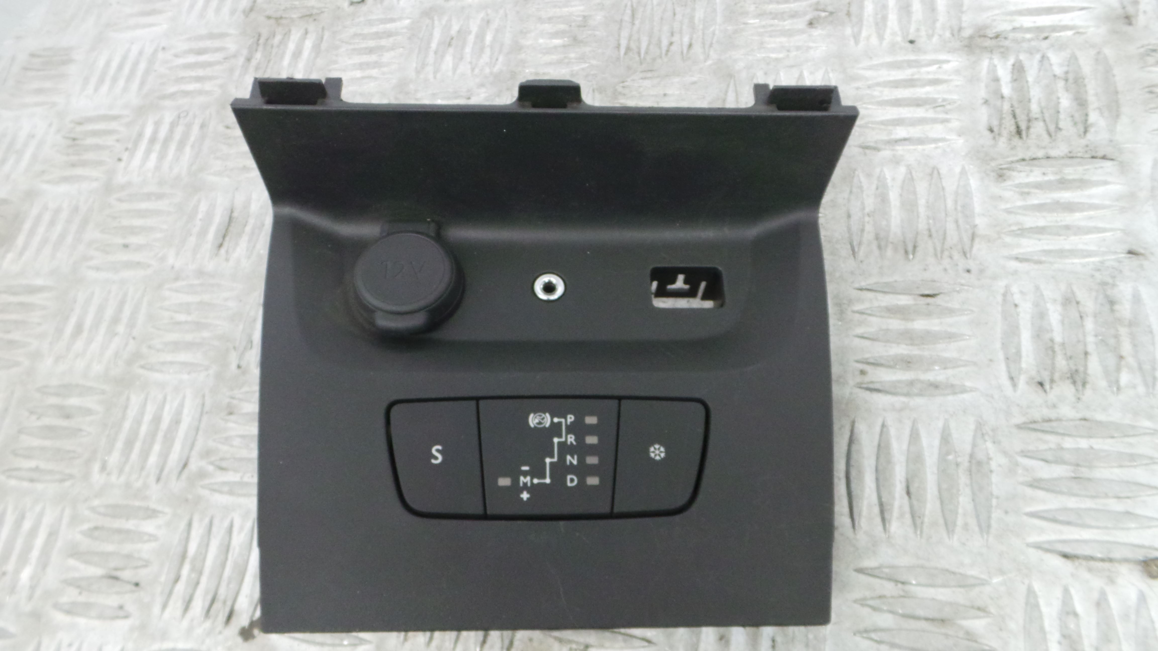 Carregadores de isqueiro 9815622777 - CITROËN C3 / C3 ORIGIN III (SX)-36462194