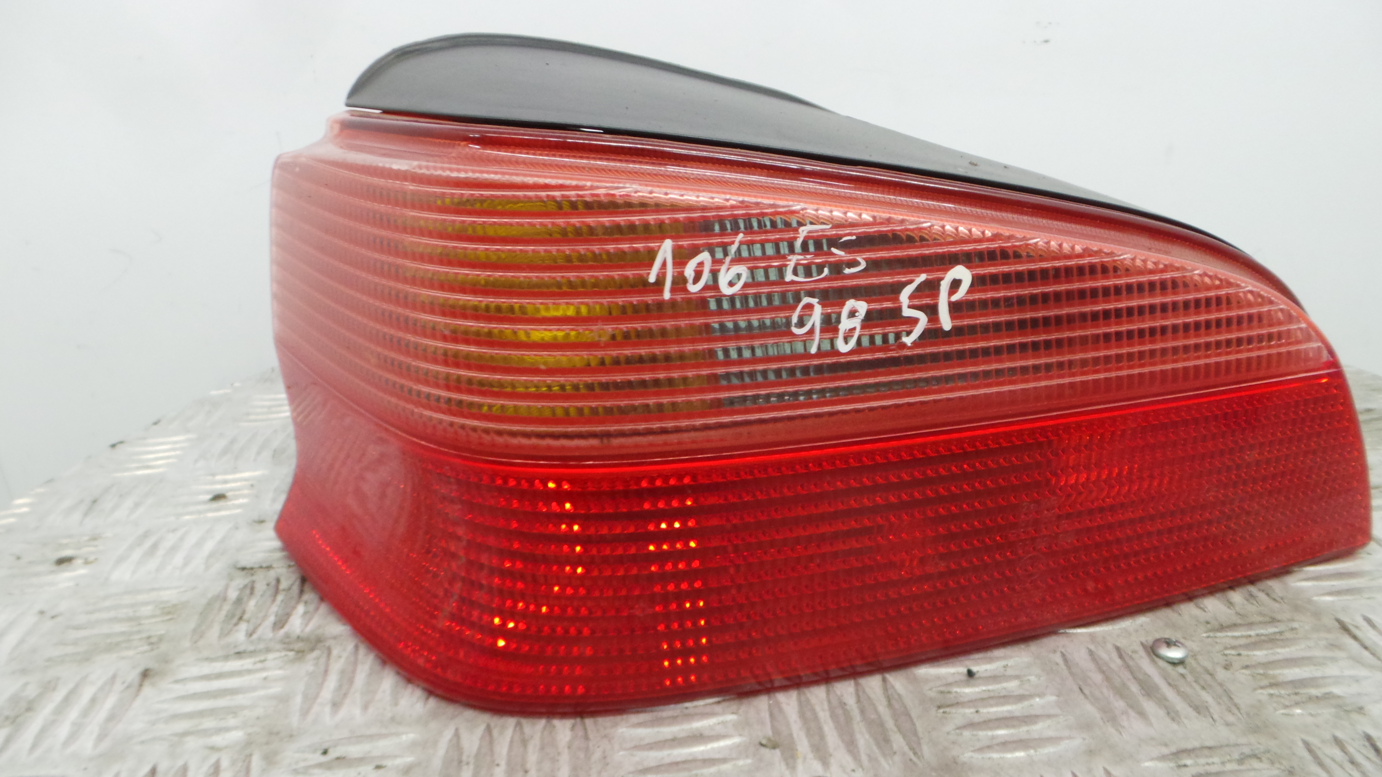 Farolim Stop Esq 6350G6 - PEUGEOT 106 II (1A_, 1C_)-36501556 Farolim Stop Esq 6350G6 - PEUGEOT 106 II (1A_, 1C_)-36501556