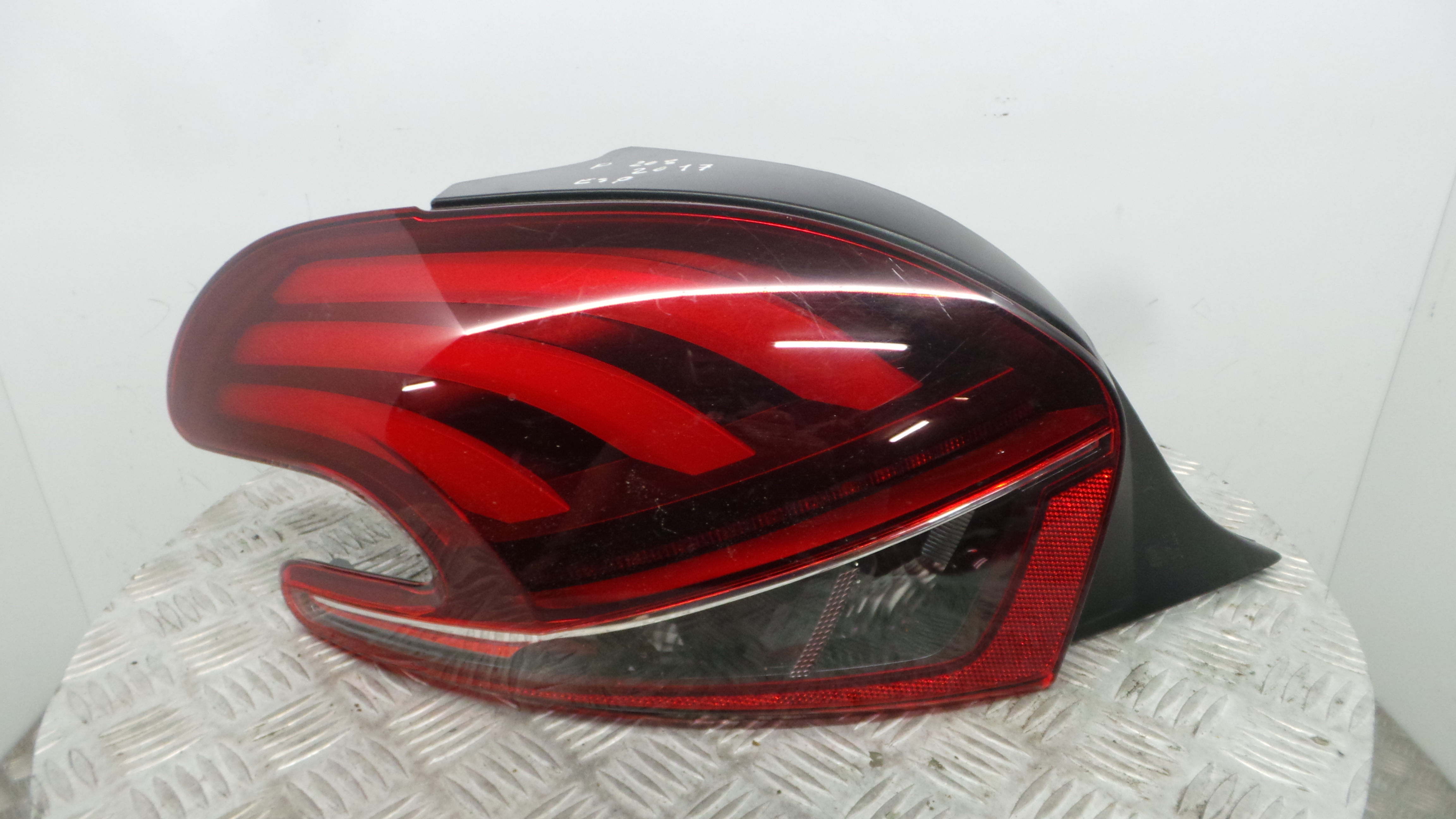 Farolim Stop Esq 9810343080 - PEUGEOT 208 I (CA_, CC_)-36501583 Farolim Stop Esq 9810343080 - PEUGEOT 208 I (CA_, CC_)-36501583