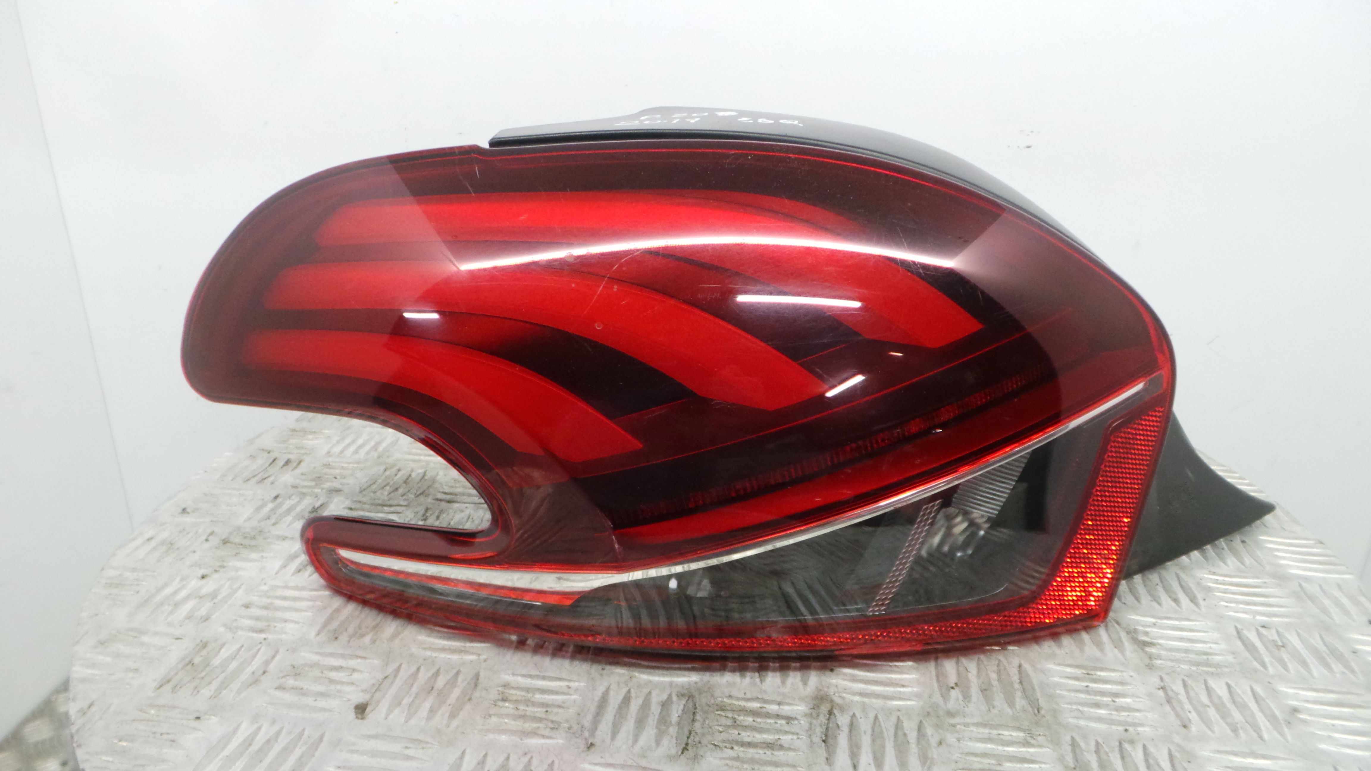 Farolim Stop Esq 9810343080 - PEUGEOT 208 I (CA_, CC_)-36501592 Farolim Stop Esq 9810343080 - PEUGEOT 208 I (CA_, CC_)-36501592