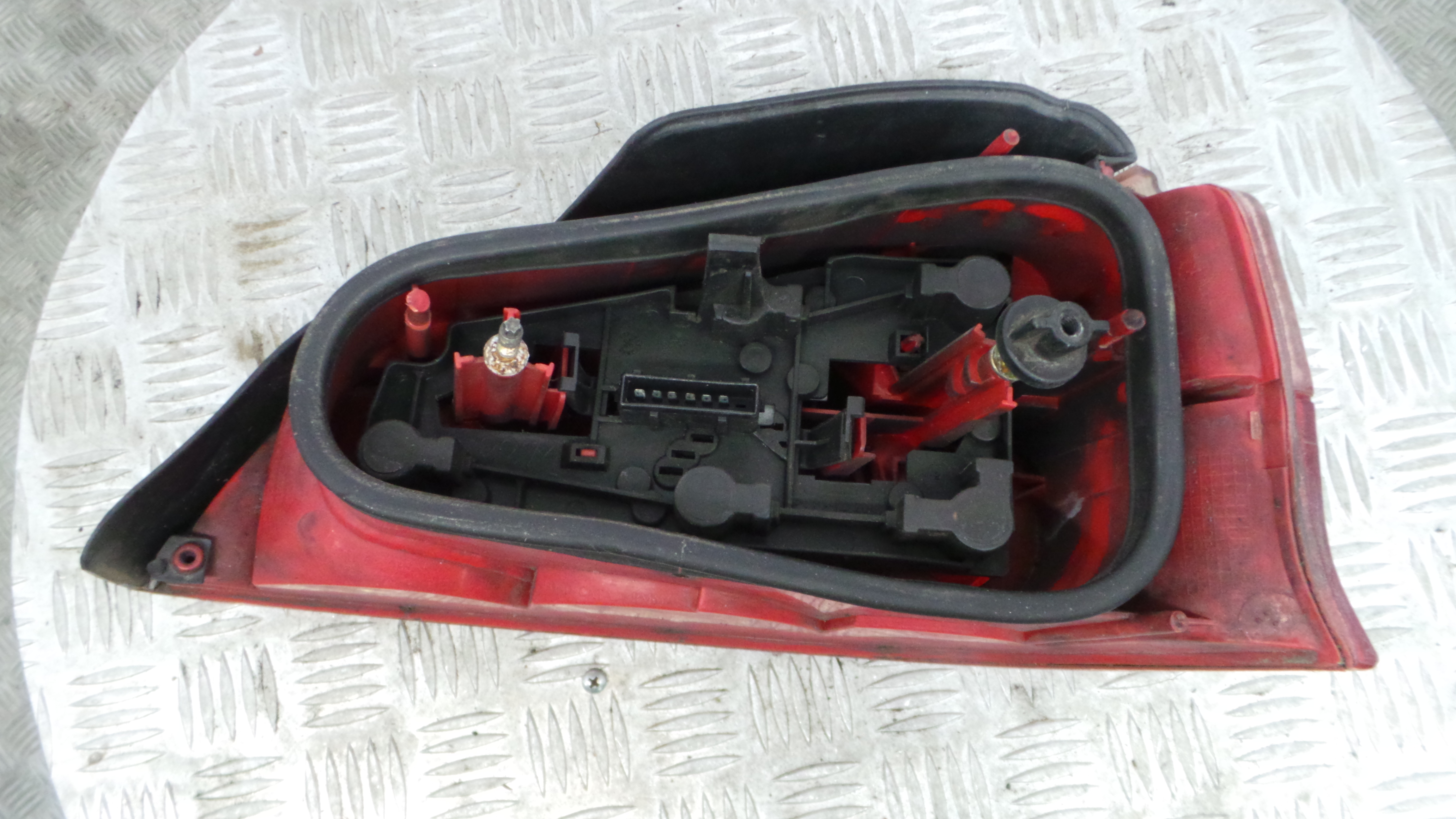 Farolim Stop Esq 6350G6 - PEUGEOT 106 II (1A_, 1C_)-36505205