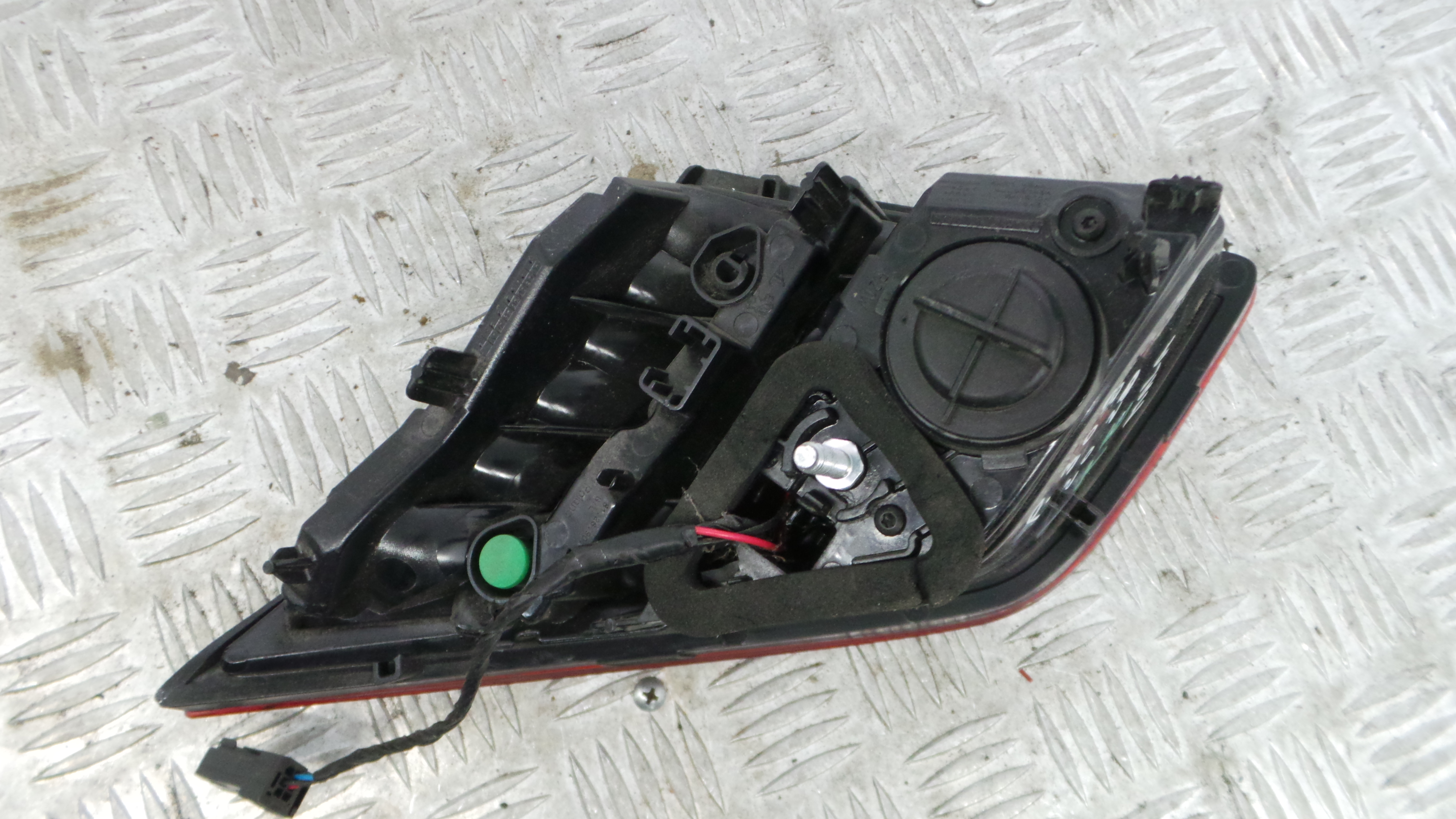 Farolim Mala Trás Esq  9677818380 - PEUGEOT 308 II (LB_, LP_, LW_, LH_, L3_)-36505404