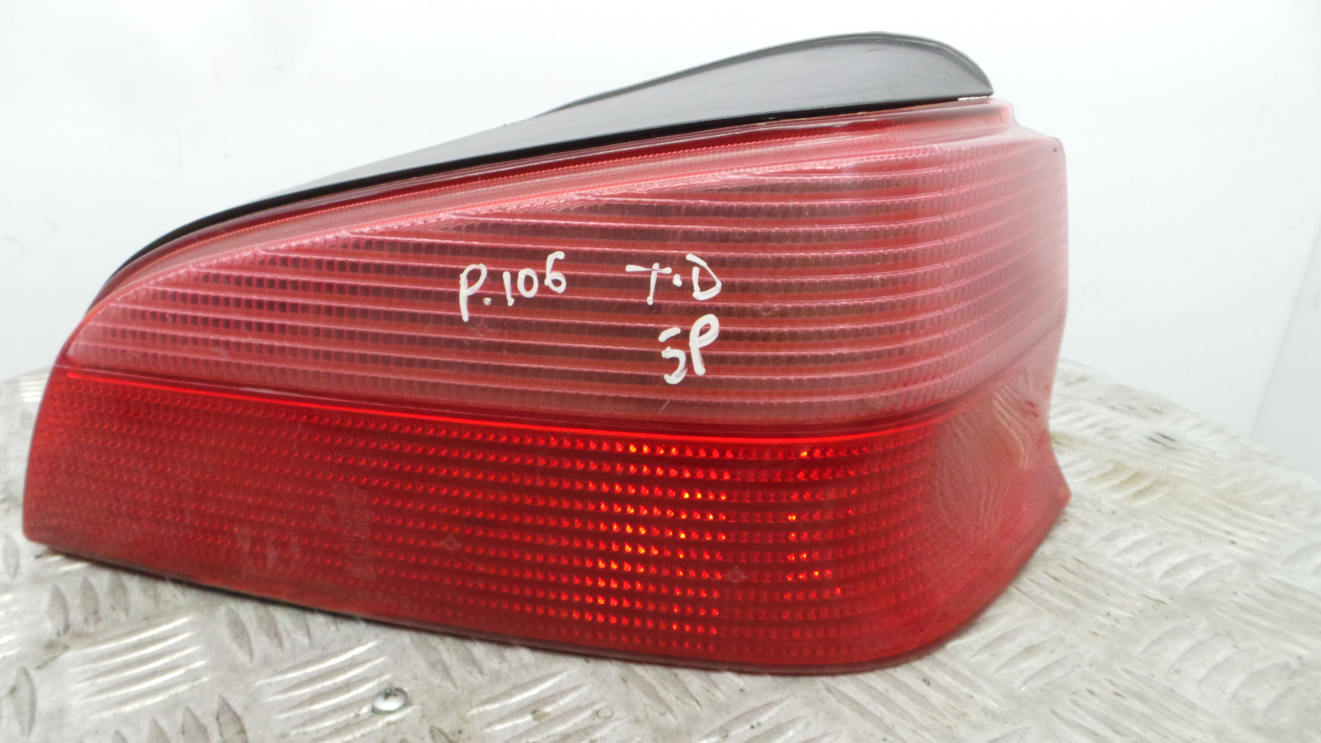 Farolim Stop Dto 6351G6 - PEUGEOT 106 II (1A_, 1C_)-36505454 Farolim Stop Dto 6351G6 - PEUGEOT 106 II (1A_, 1C_)-36505454