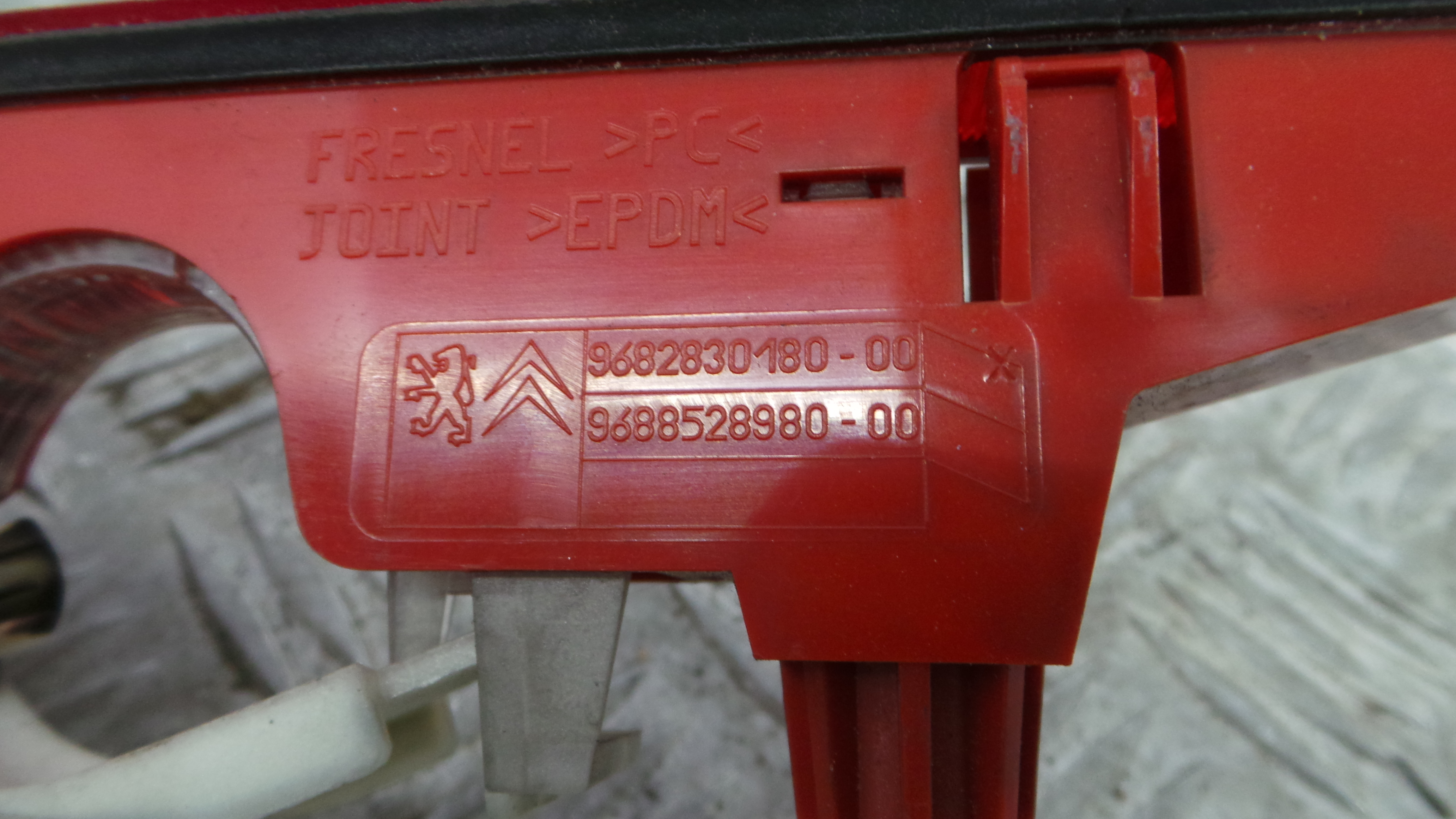 Farolim Stop Central / Luz de Stop Adicional 9682830180 - CITROËN BERLINGO / BERLINGO FIRST Veícul-36505762