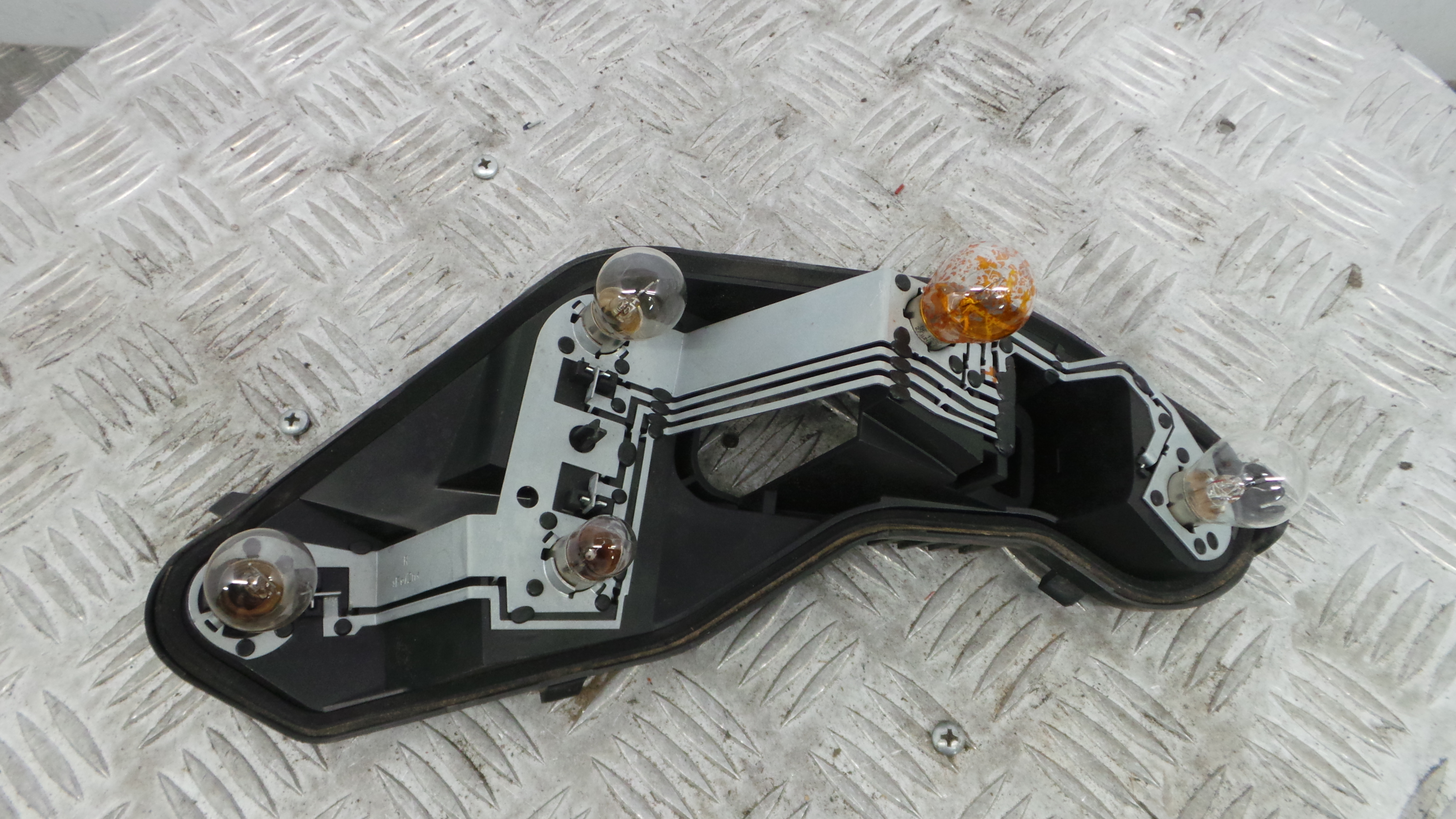 Suporte Lampadas Tras Direito VP5PFX-13N004-AA - PEUGEOT 207 (WA_, WC_), 207/207+ (WA_, WC_)-36505776