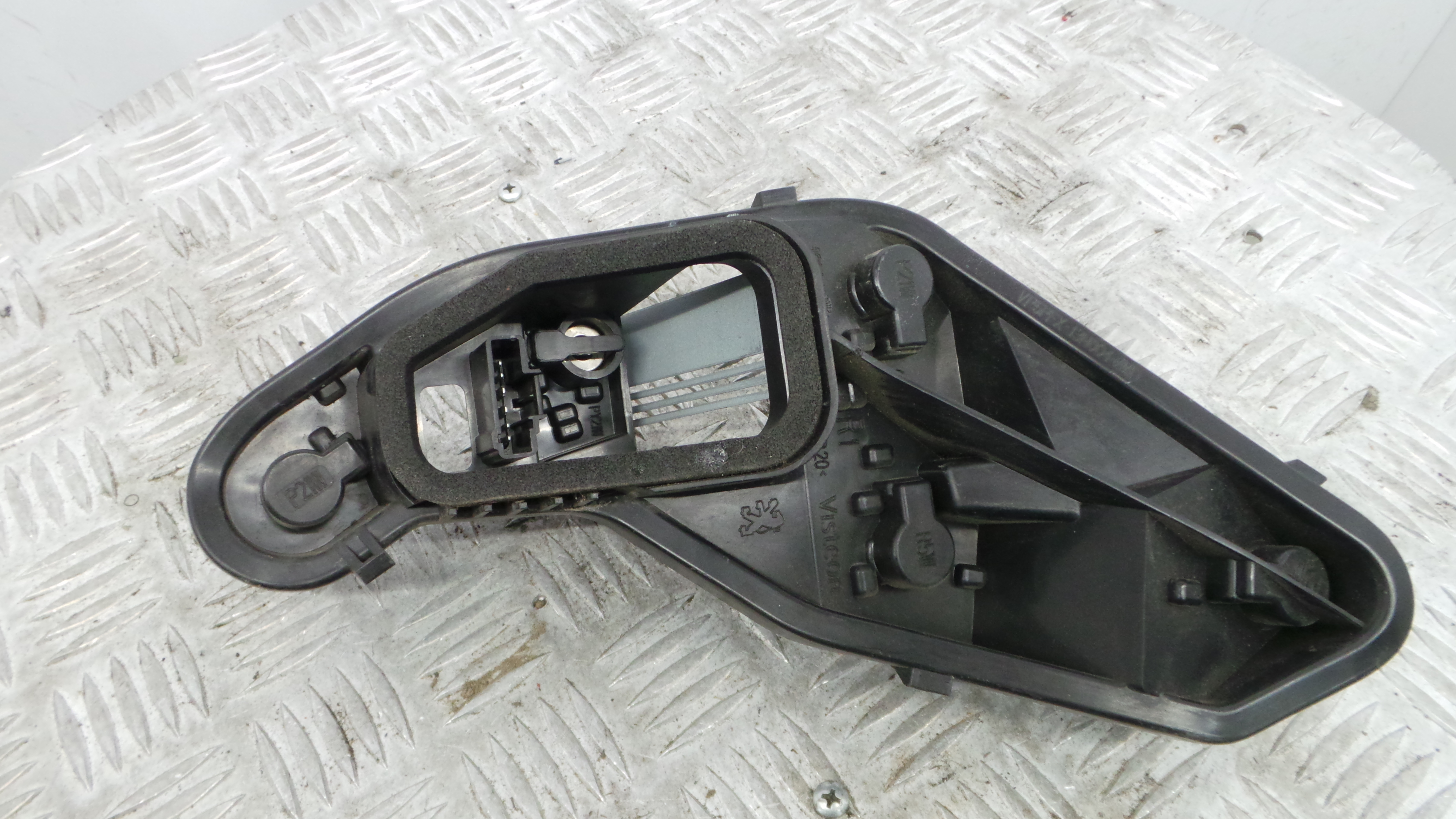 Suporte Lampadas Tras Direito VP5PFX-13N004-AA - PEUGEOT 207 (WA_, WC_), 207/207+ (WA_, WC_)-36505776