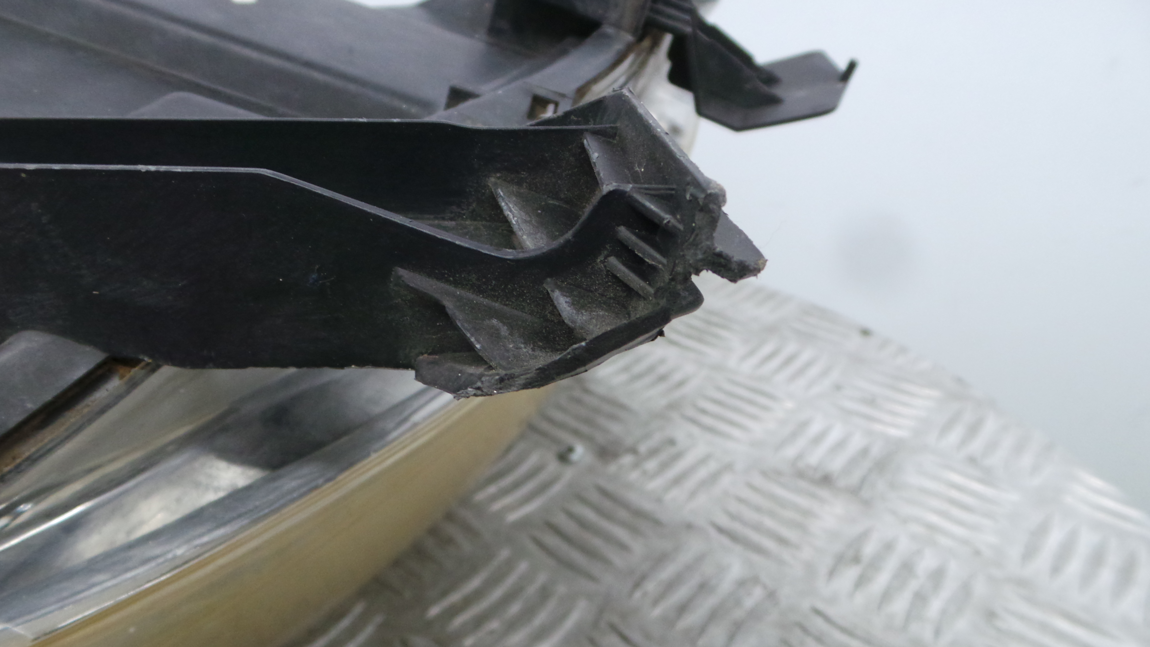 Ótica Esq 81150-0H030 - PEUGEOT 107 (PM_, PN_)-36505958