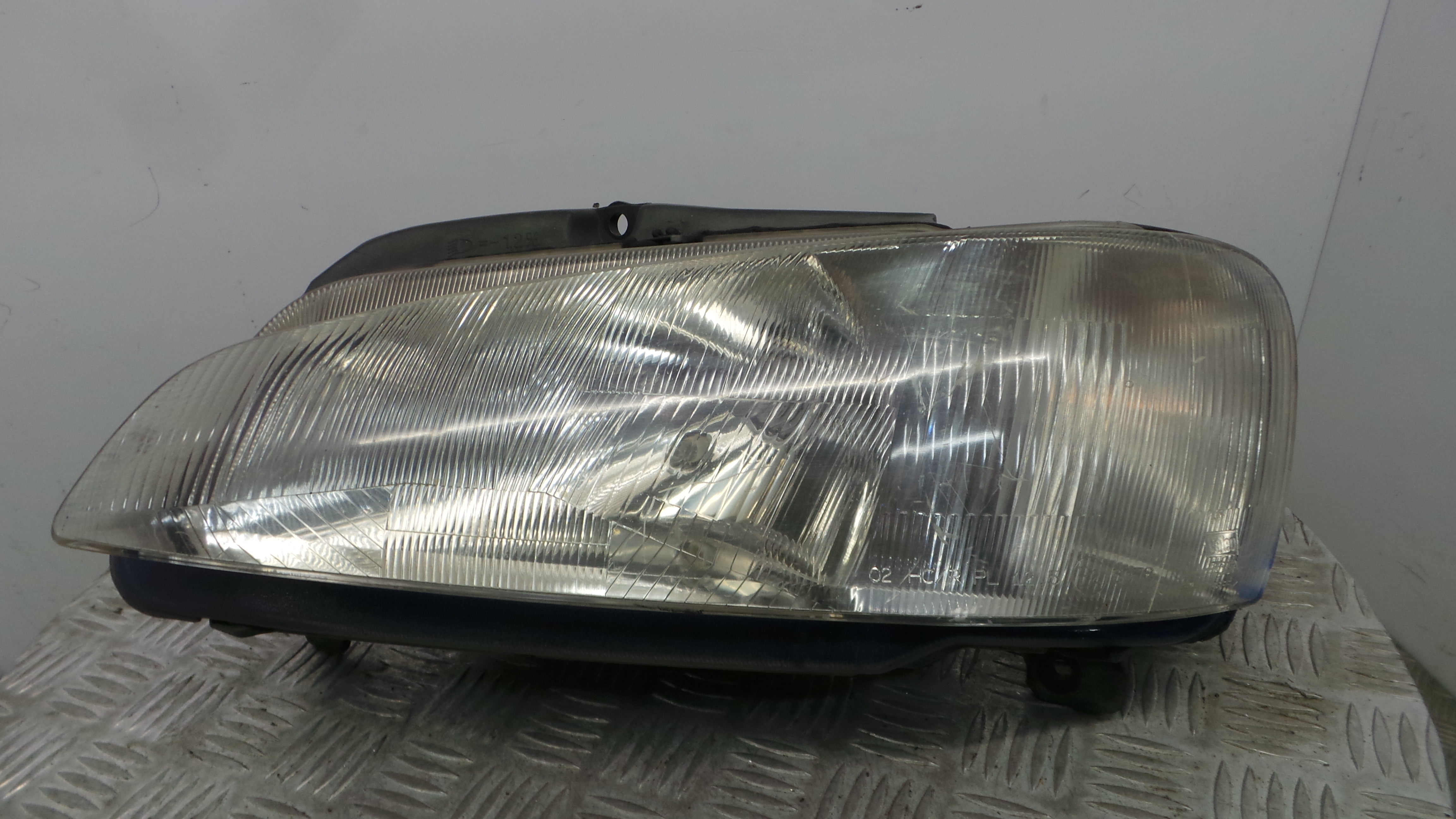 Ótica Esq 6204P4 - PEUGEOT 106 II (1A_, 1C_)-36508786 Ótica Esq 6204P4 - PEUGEOT 106 II (1A_, 1C_)-36508786