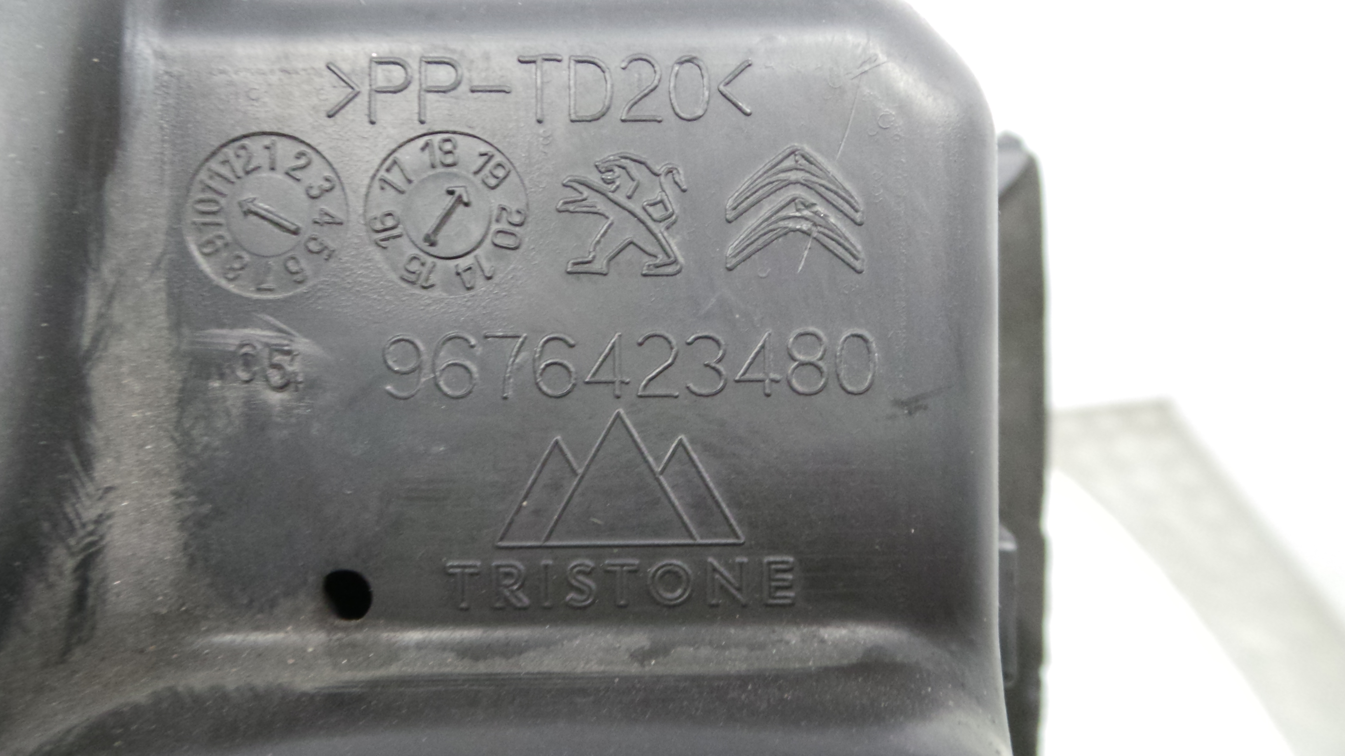 Caixa Filtro de Ar  9676423480 - PEUGEOT 308 II (LB_, LP_, LW_, LH_, L3_)-36528109