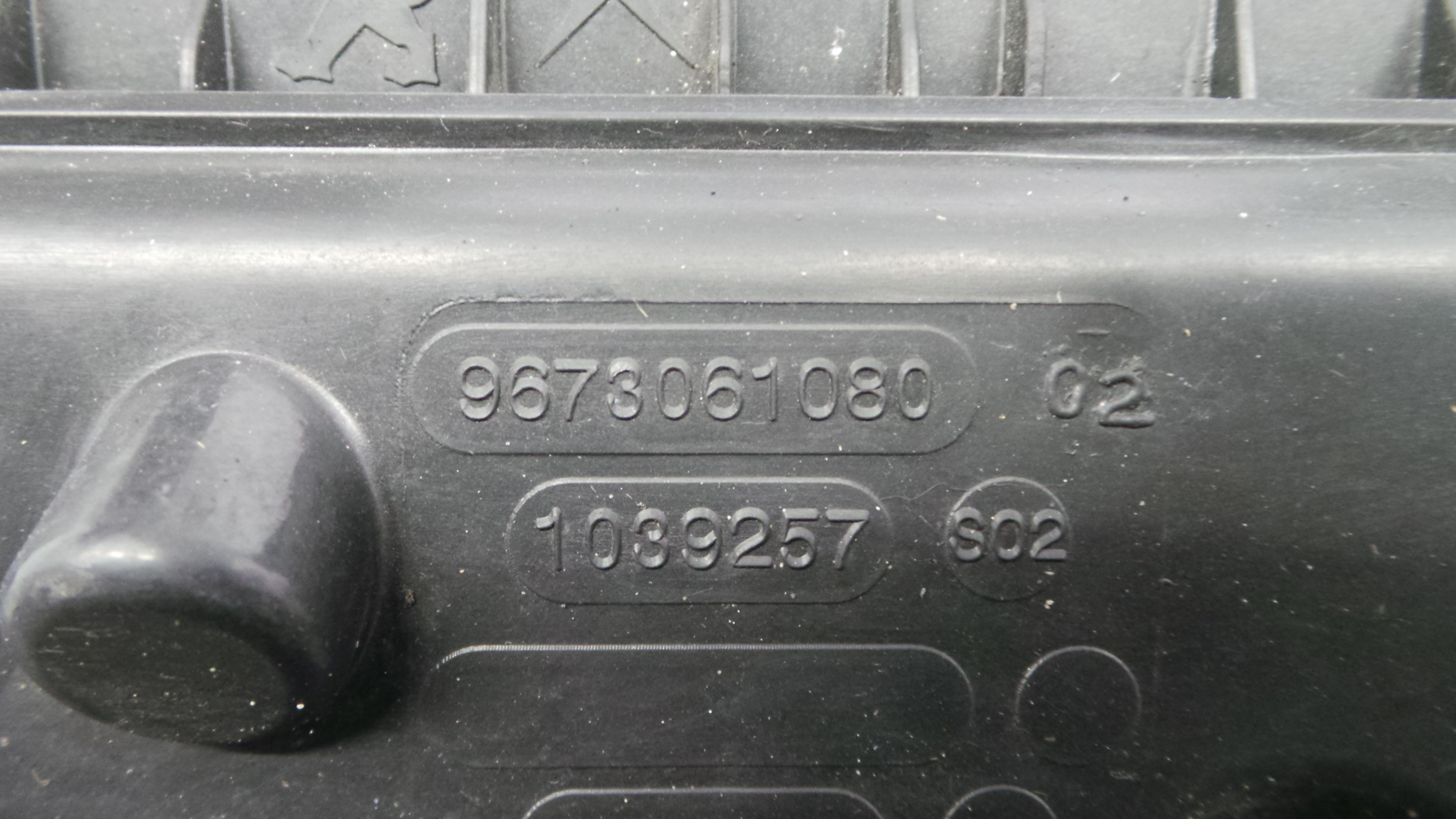 Caixa Filtro de Ar 9673061080 - CITROËN C4 PICASSO I Veículo multiuso (UD_)-36528273