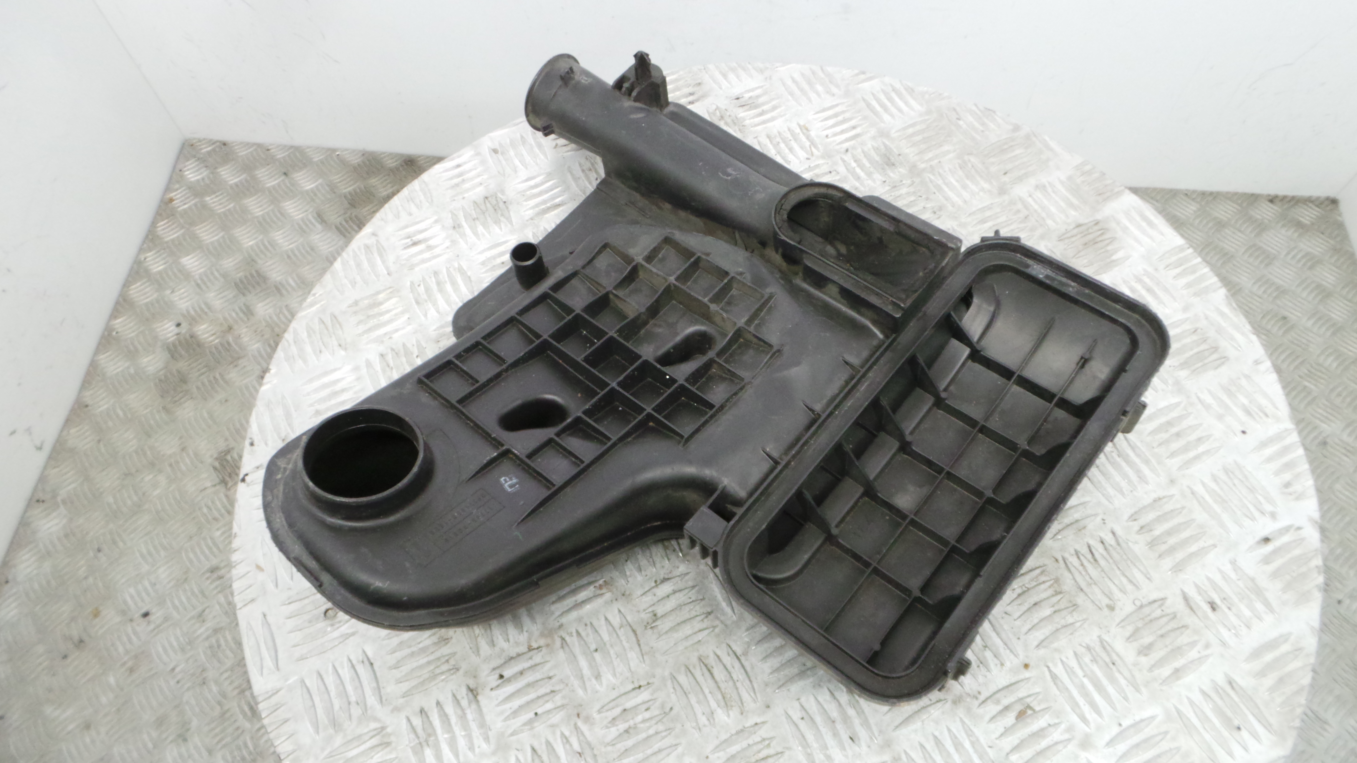 Caixa Filtro de Ar  17705-0Q010 - PEUGEOT 107 (PM_, PN_)-36528280