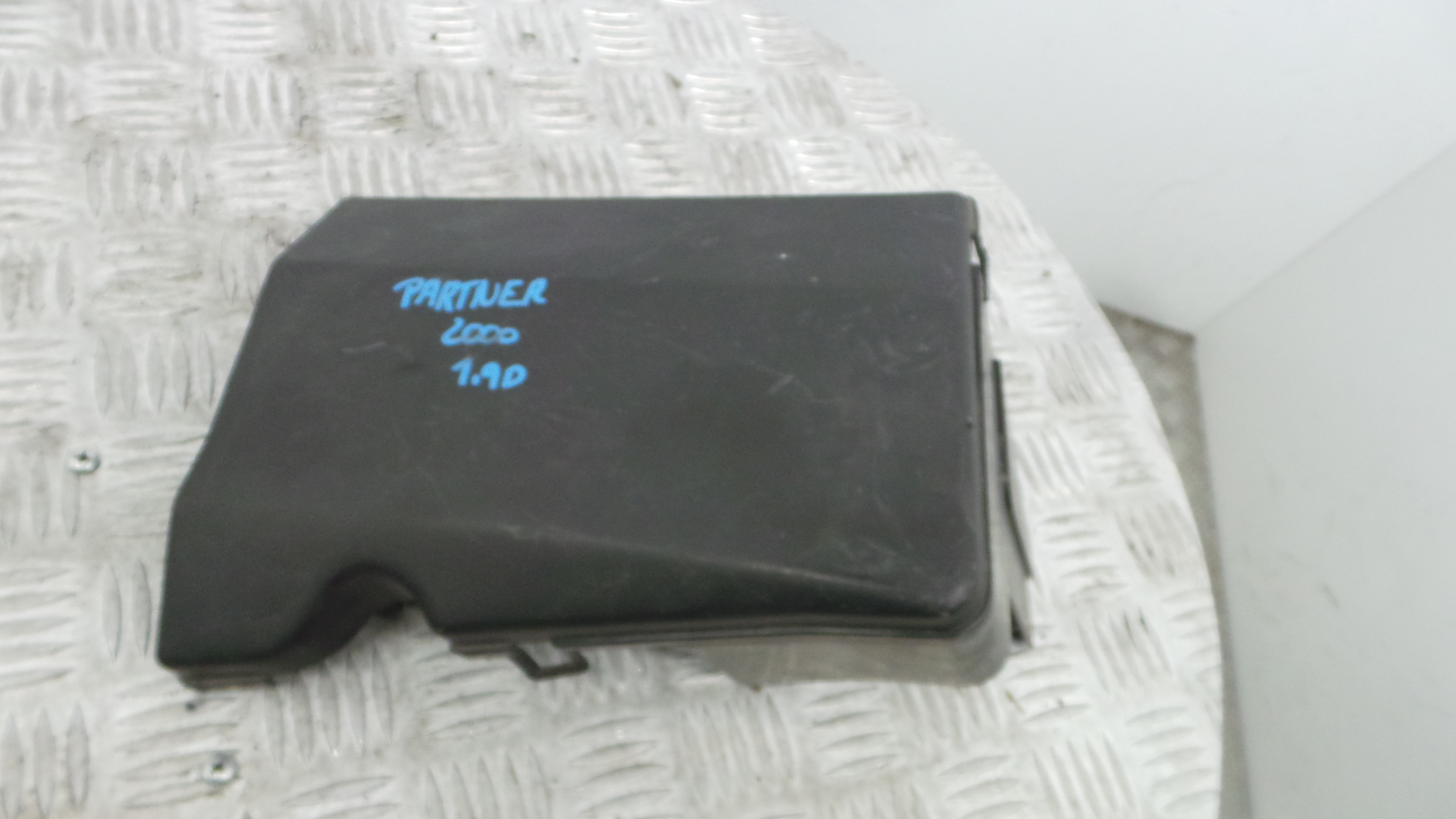 Tampa da Caixa dos Fusíveis 9618965880 - PEUGEOT PARTNER Caixa/monovolume (5_, G_), PARTNER Van (5_-36530035