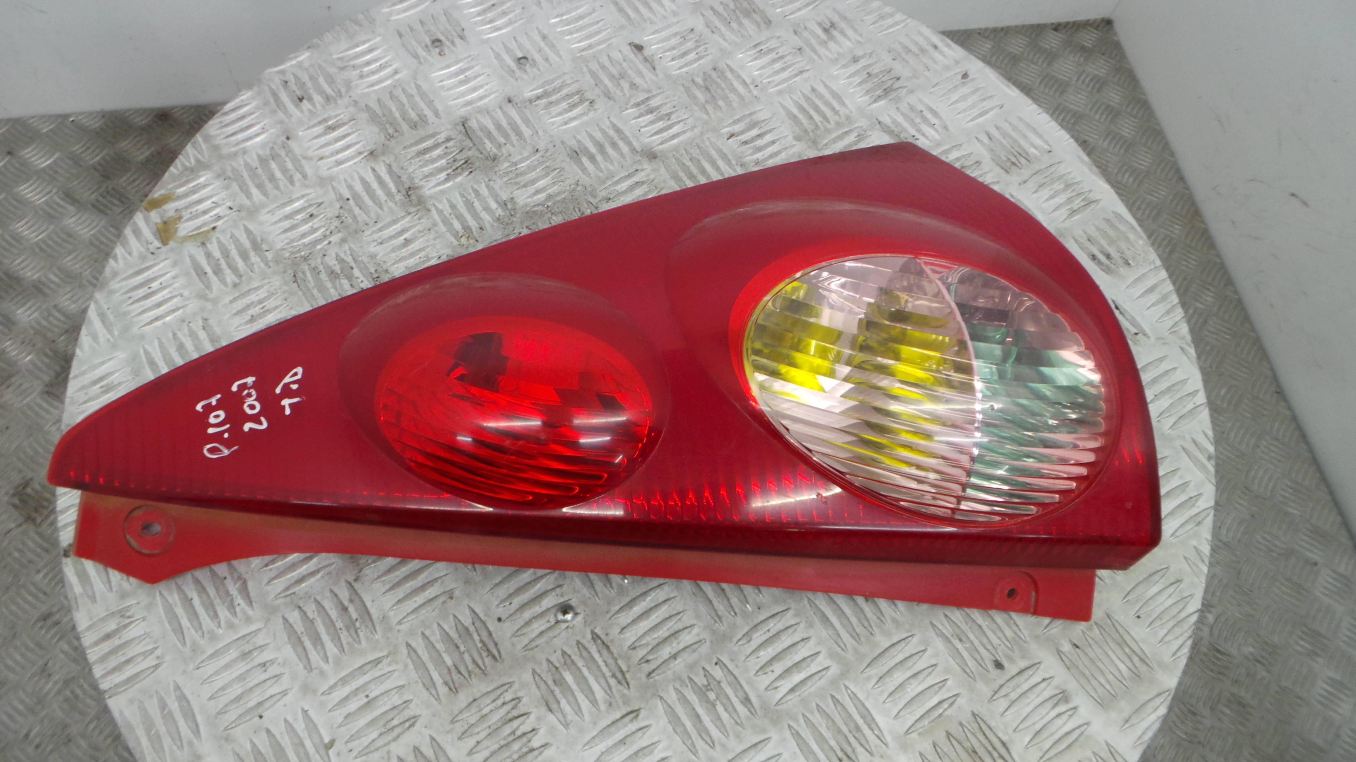 Farolim Stop Dto 81550-0H040 - PEUGEOT 107 (PM_, PN_)-36537338 Farolim Stop Dto 81550-0H040 - PEUGEOT 107 (PM_, PN_)-36537338