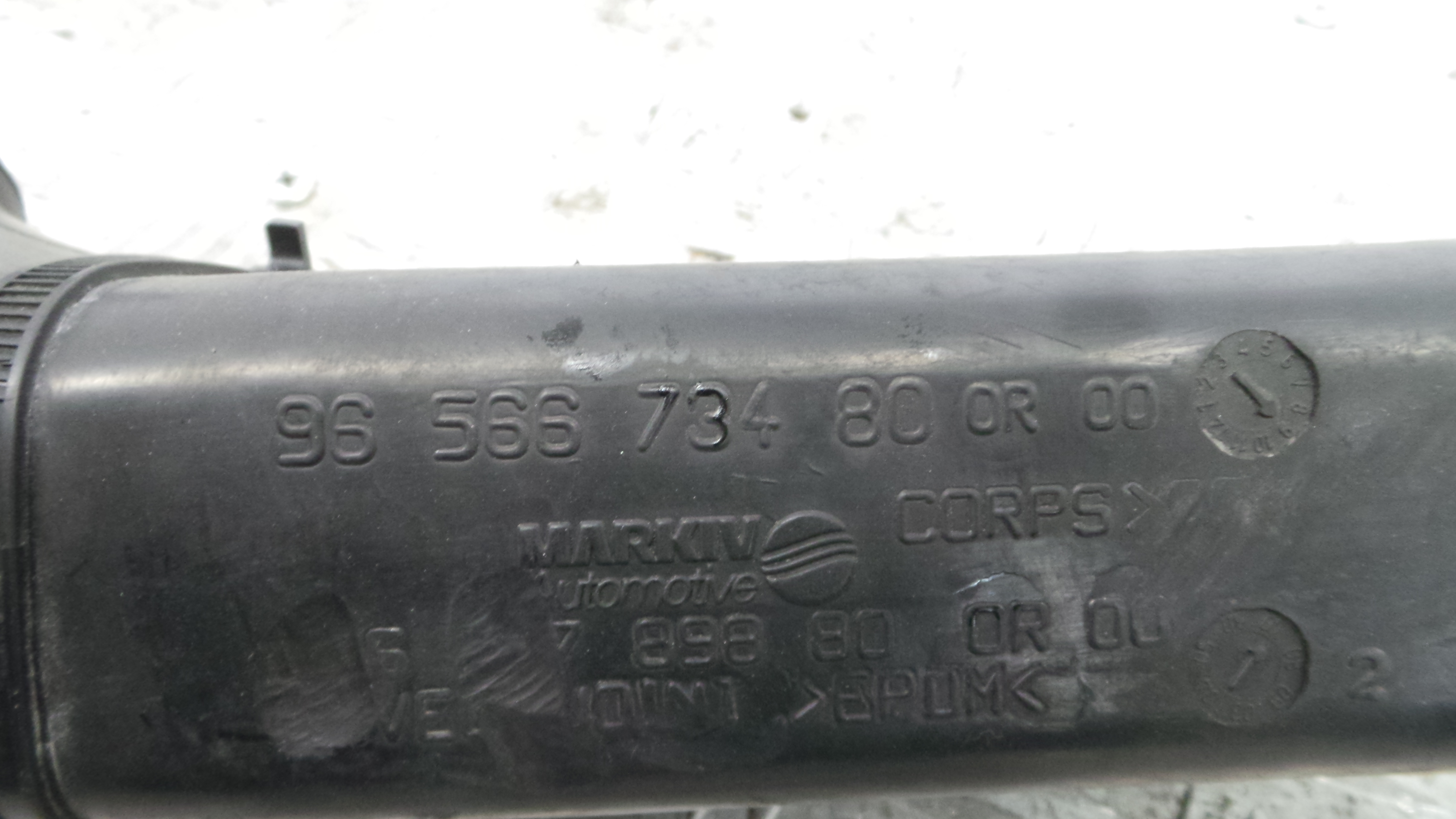 Tubo Caixa Filtro Ar 9656673480 - PEUGEOT 308 I (4A_, 4C_)-36547529