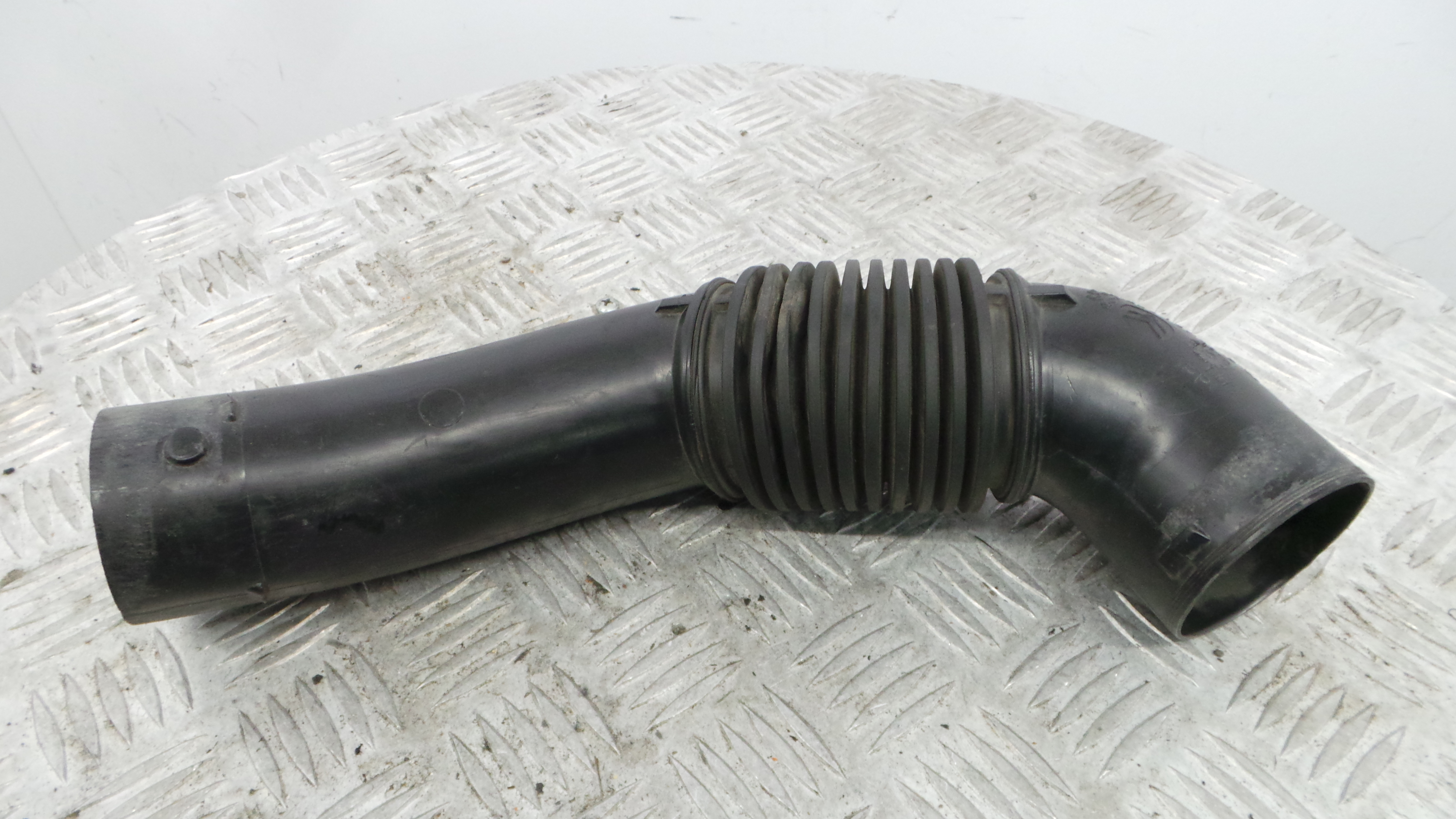 Tubo Caixa Filtro Ar 9684813780 - PEUGEOT 208 I (CA_, CC_)-36553870