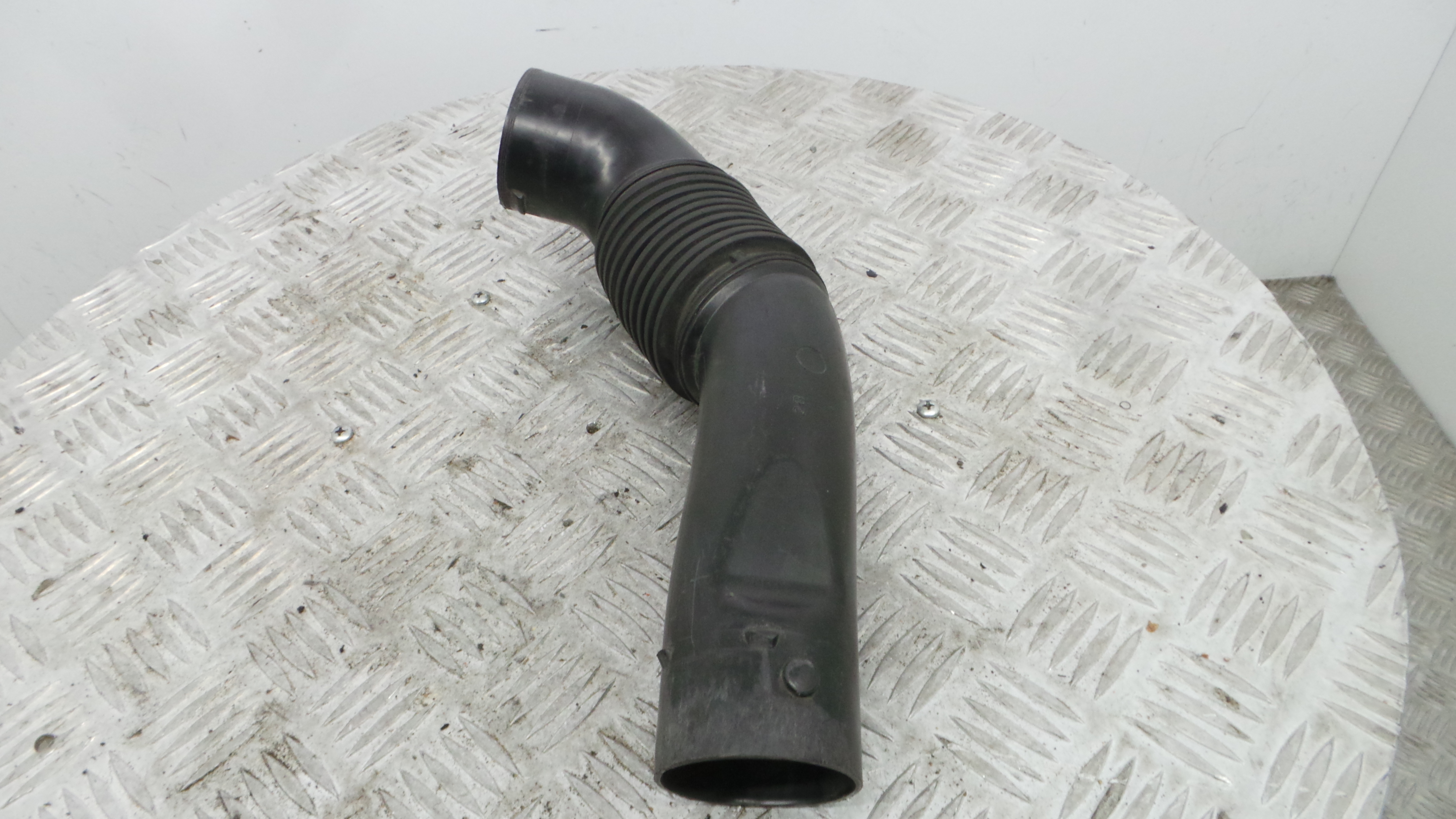 Tubo Caixa Filtro Ar 9684813780 - PEUGEOT 208 I (CA_, CC_)-36553870