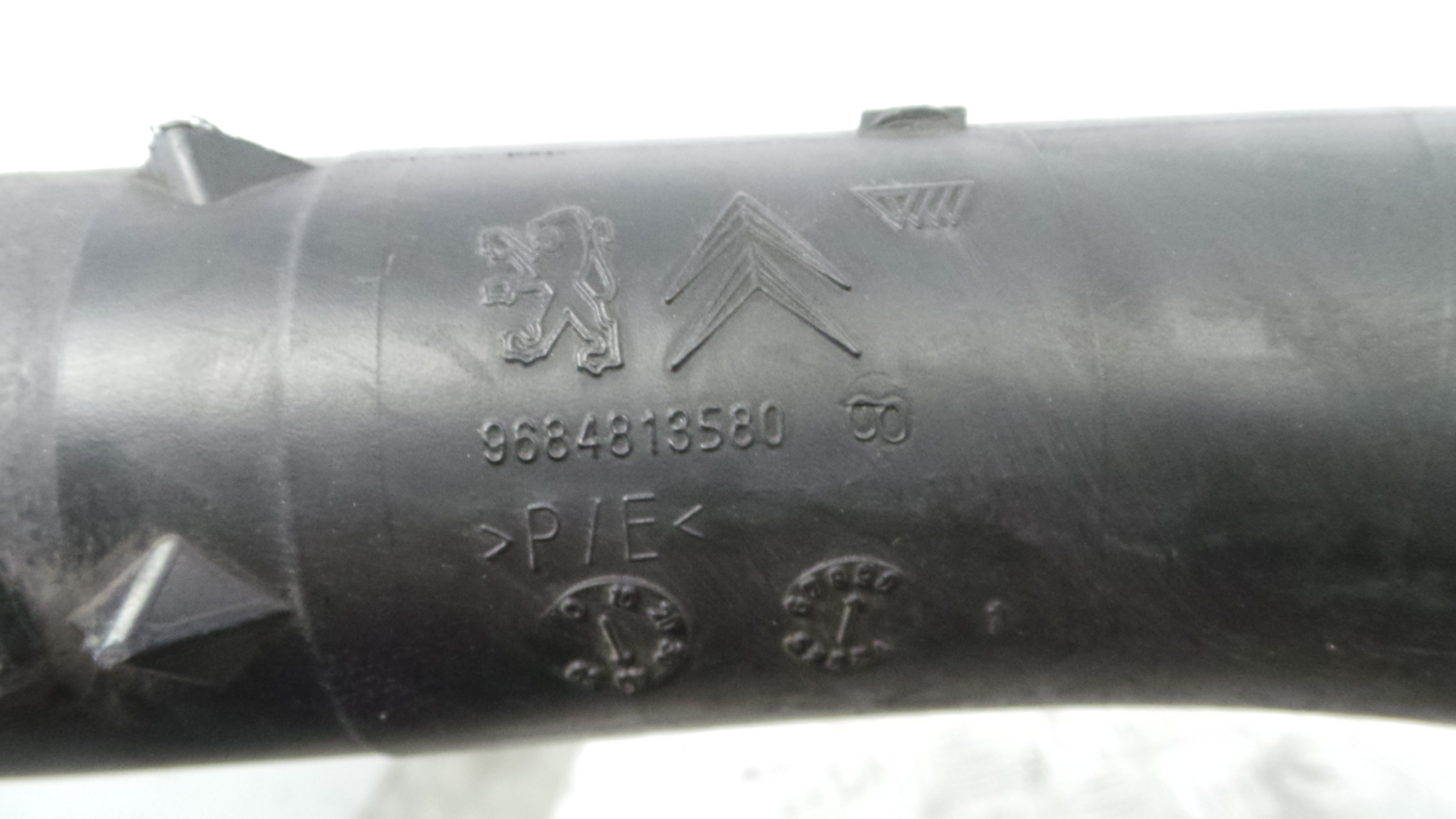 Tubo Caixa Filtro Ar 9684813580 - PEUGEOT 207 (WA_, WC_), 207/207+ (WA_, WC_)-36553901