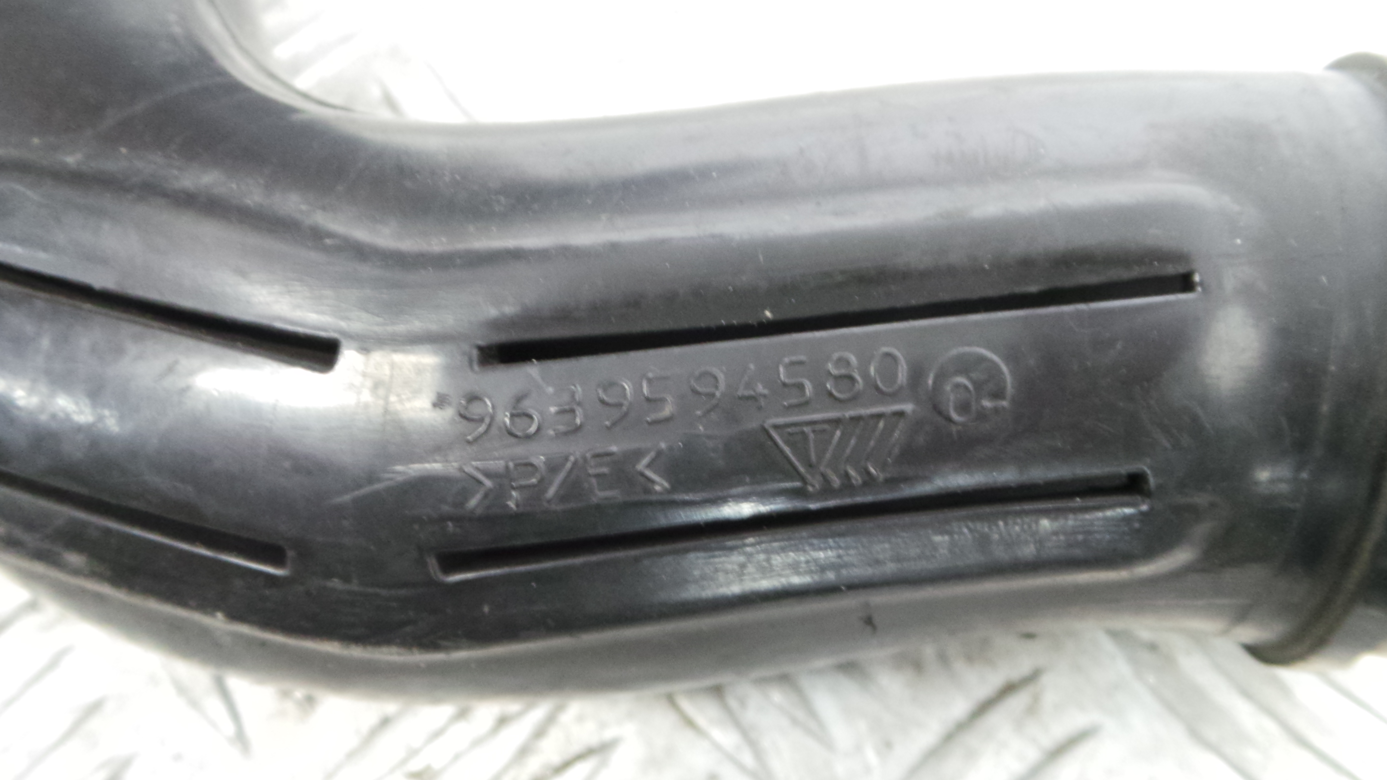 Tubo Caixa Filtro Ar 9639594580 - CITROËN C3 I (FC_, FN_)-36554232