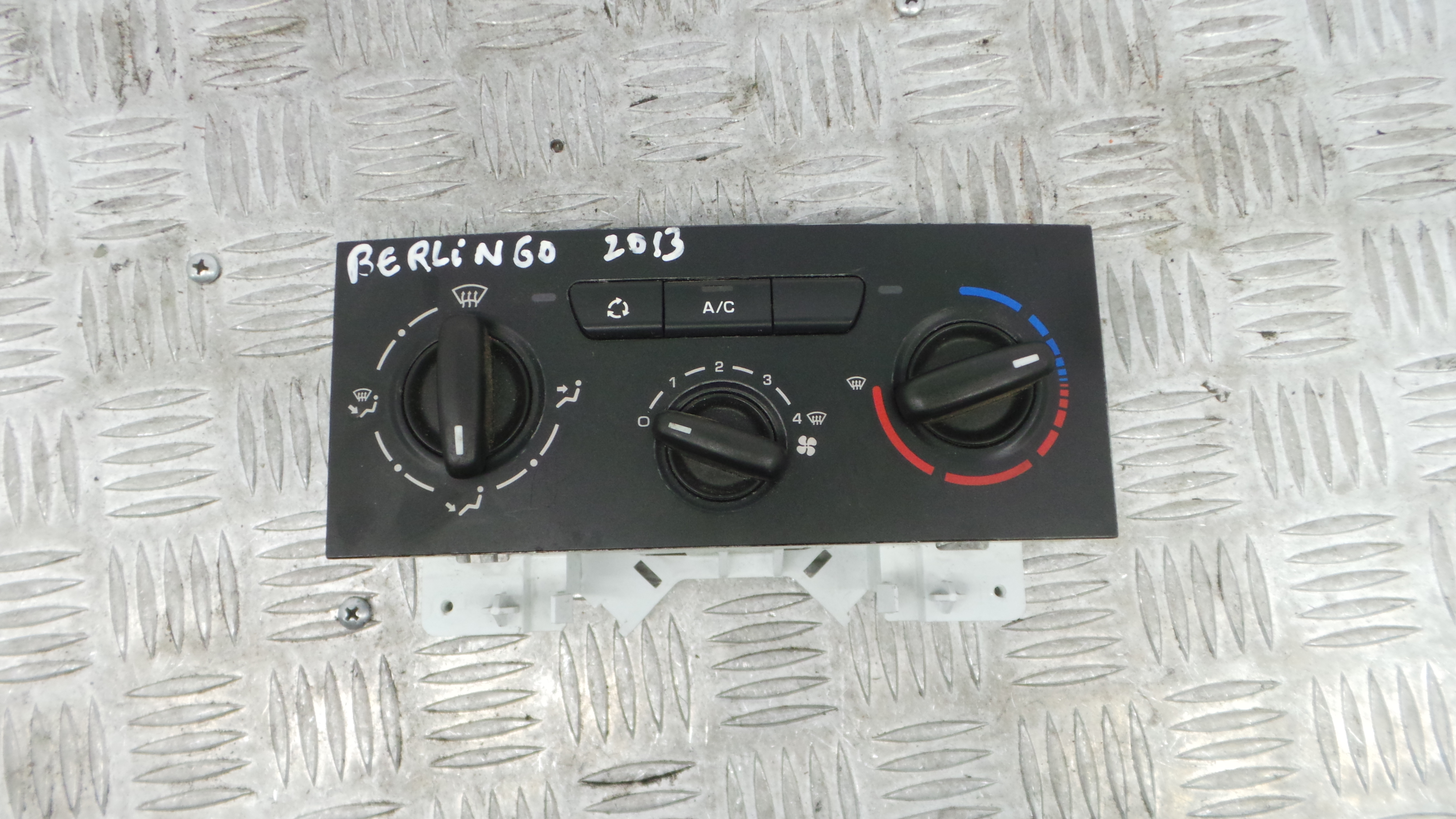 Comando da Sofagem / Climatronic 9676532480 - CITROËN BERLINGO Caixa/monovolume (B9)-36586330