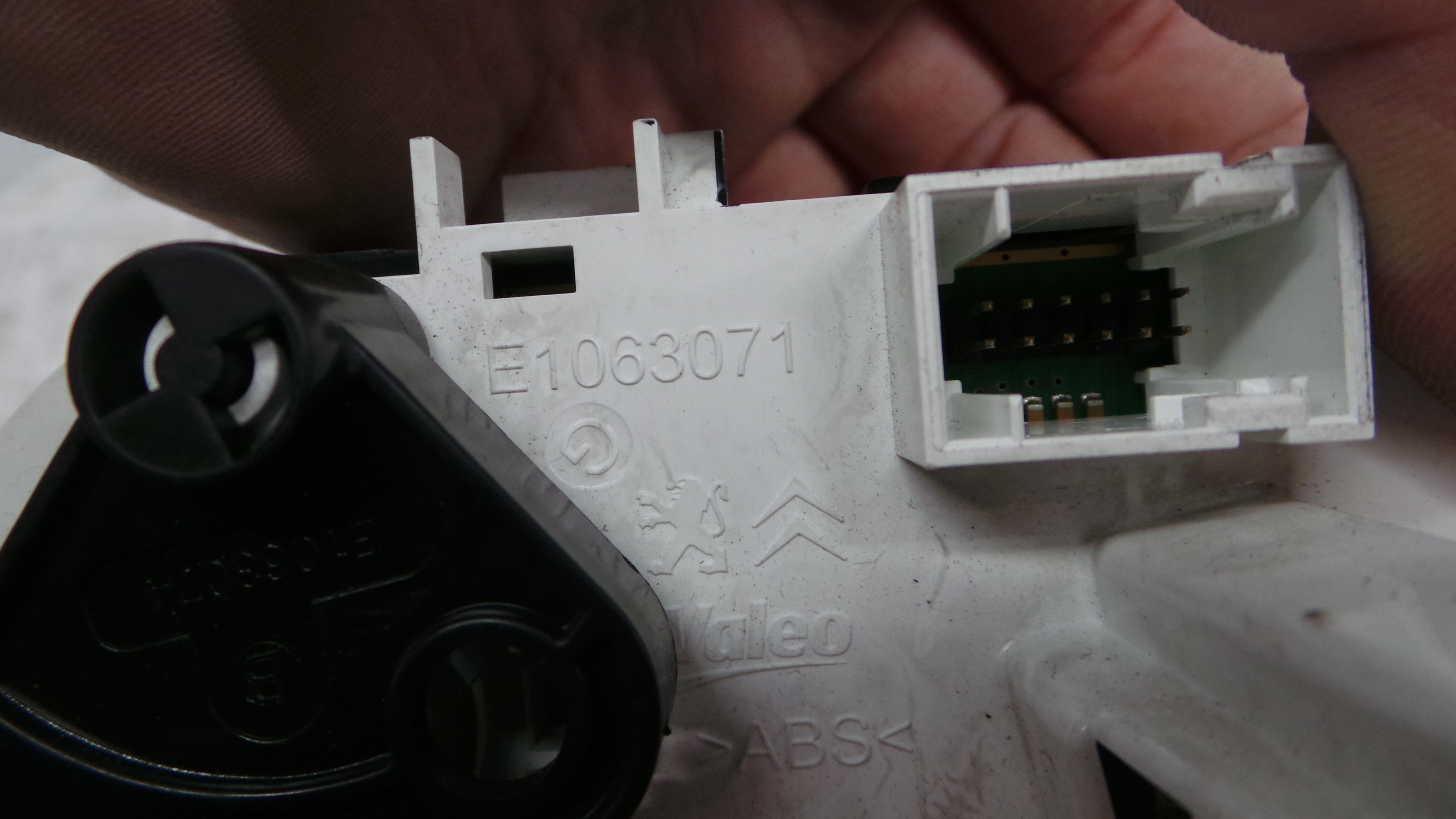 Comando da Sofagem / Climatronic E1063071 - PEUGEOT 2008 I (CU_)-36589114