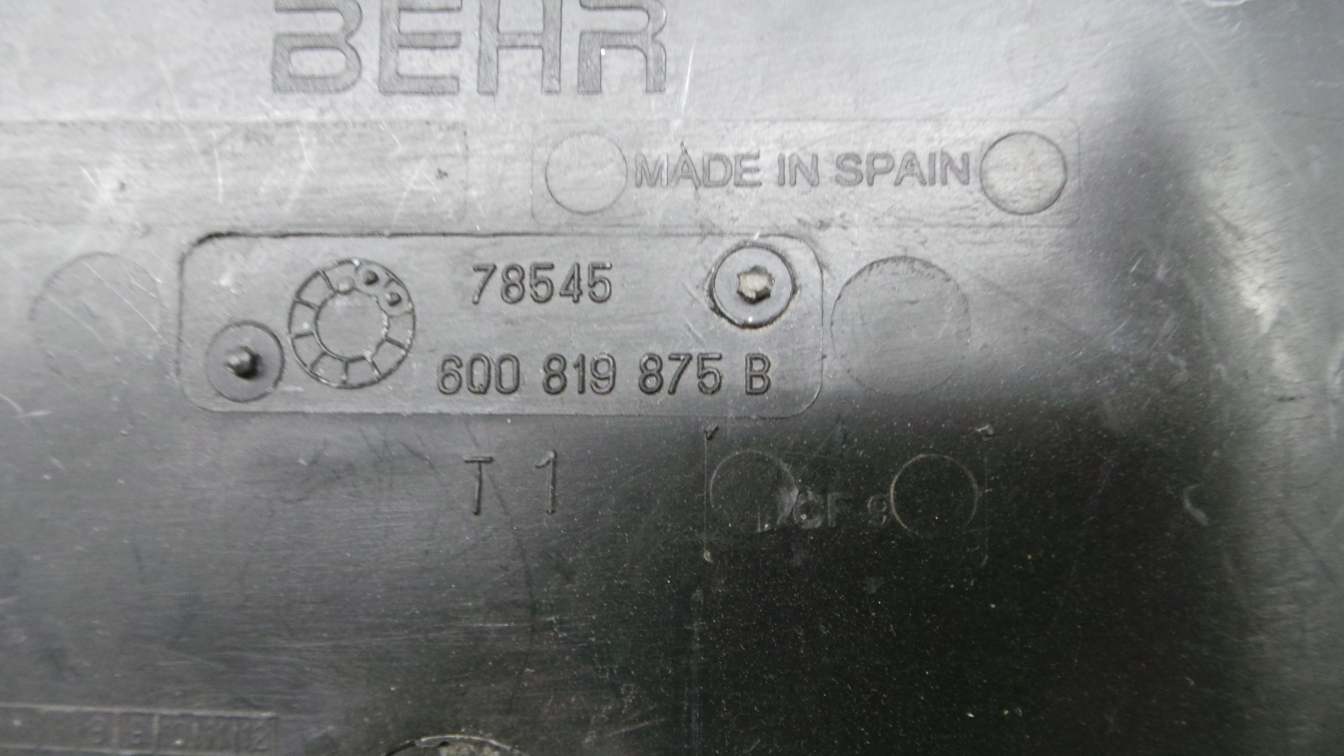 Tampa do Motor 6Q0819875B - SKODA FABIA II (542)-36593419