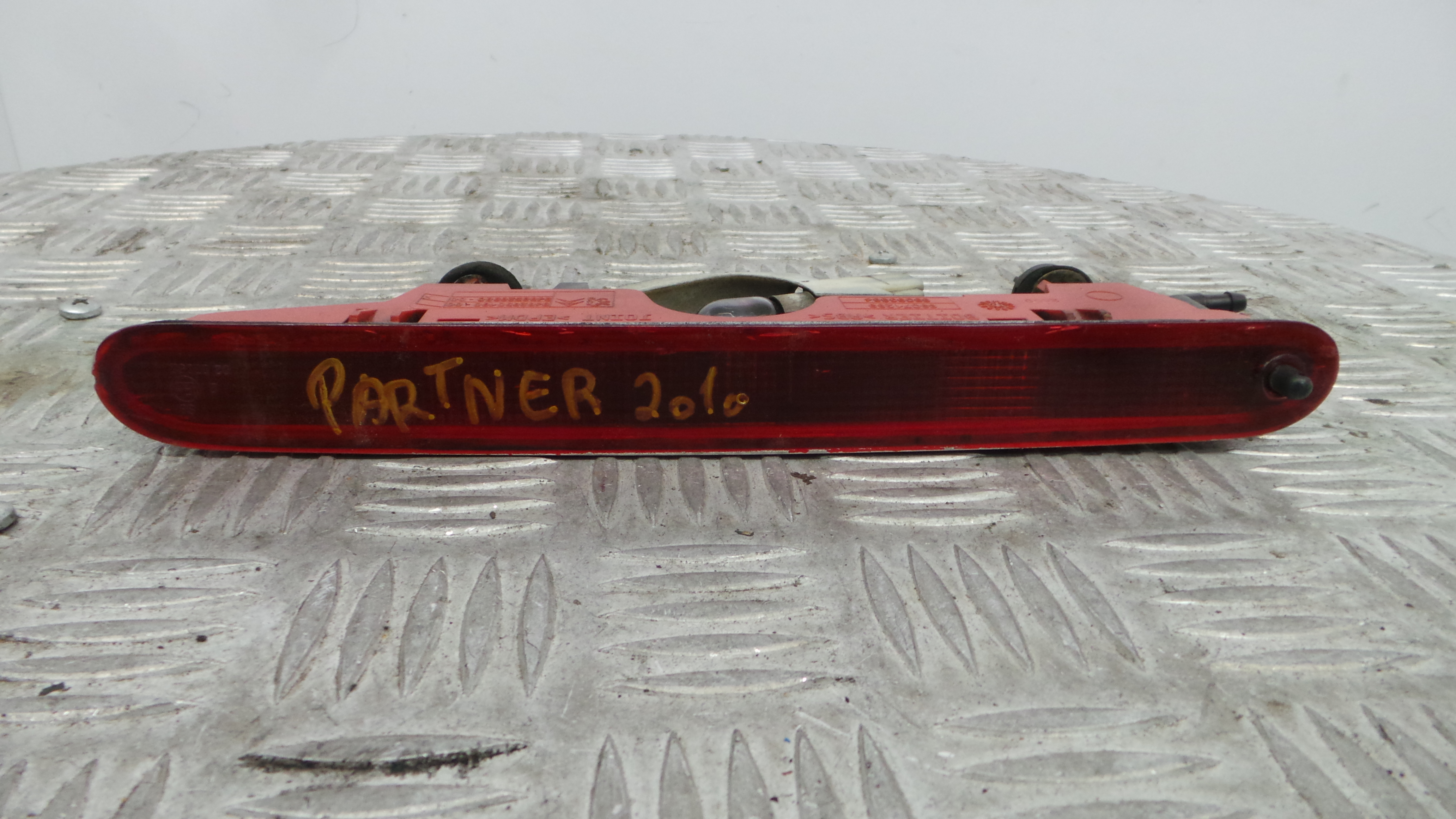 Farolim Stop Central / Luz de Stop Adicional 9682830180 - PEUGEOT PARTNER Caixa/monovolume-36593459 Farolim Stop Central / Luz de Stop Adicional 9682830180 - PEUGEOT PARTNER Caixa/monovolume-36593459