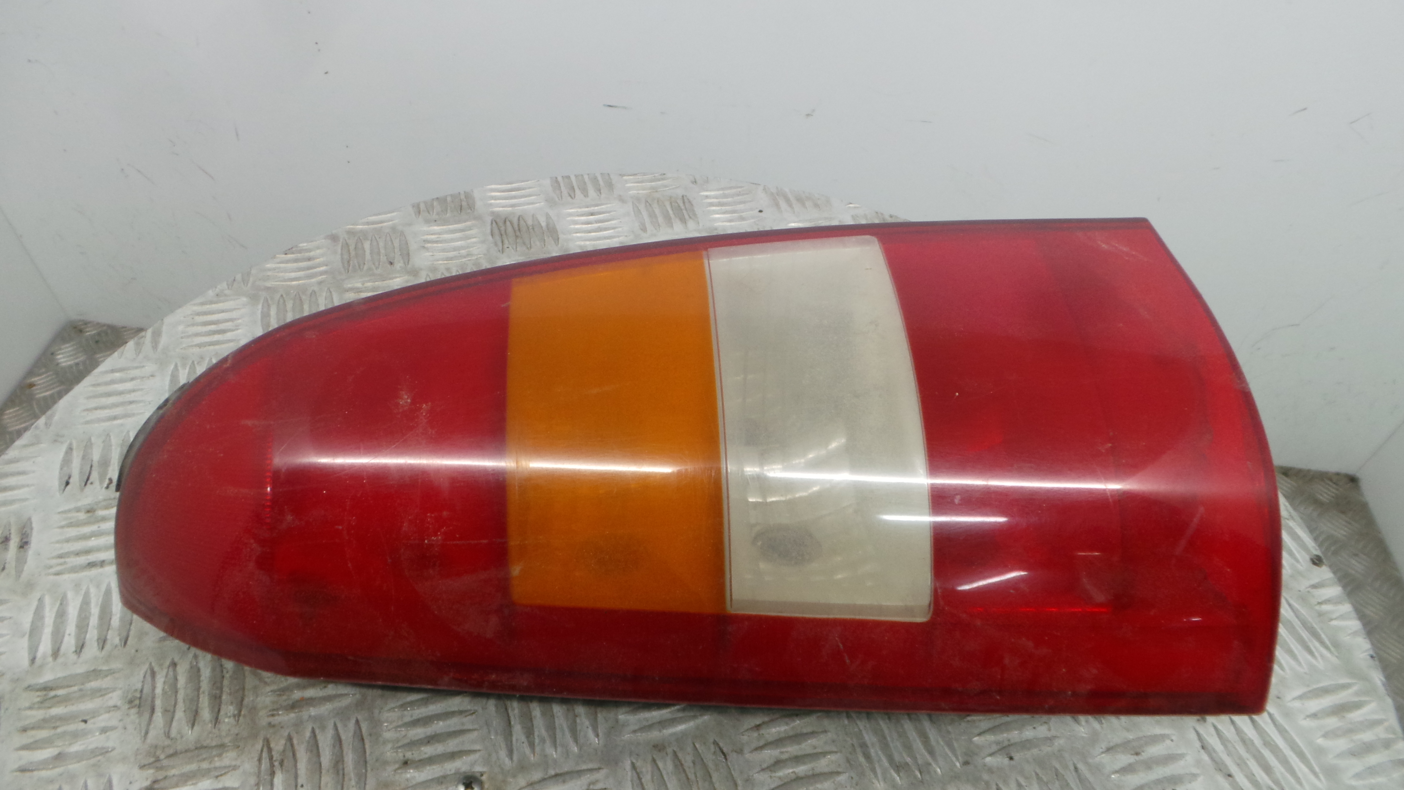 Farolim Stop Esq 9117210 - OPEL ASTRA G Combi (T98)-36598251 Farolim Stop Esq 9117210 - OPEL ASTRA G Combi (T98)-36598251