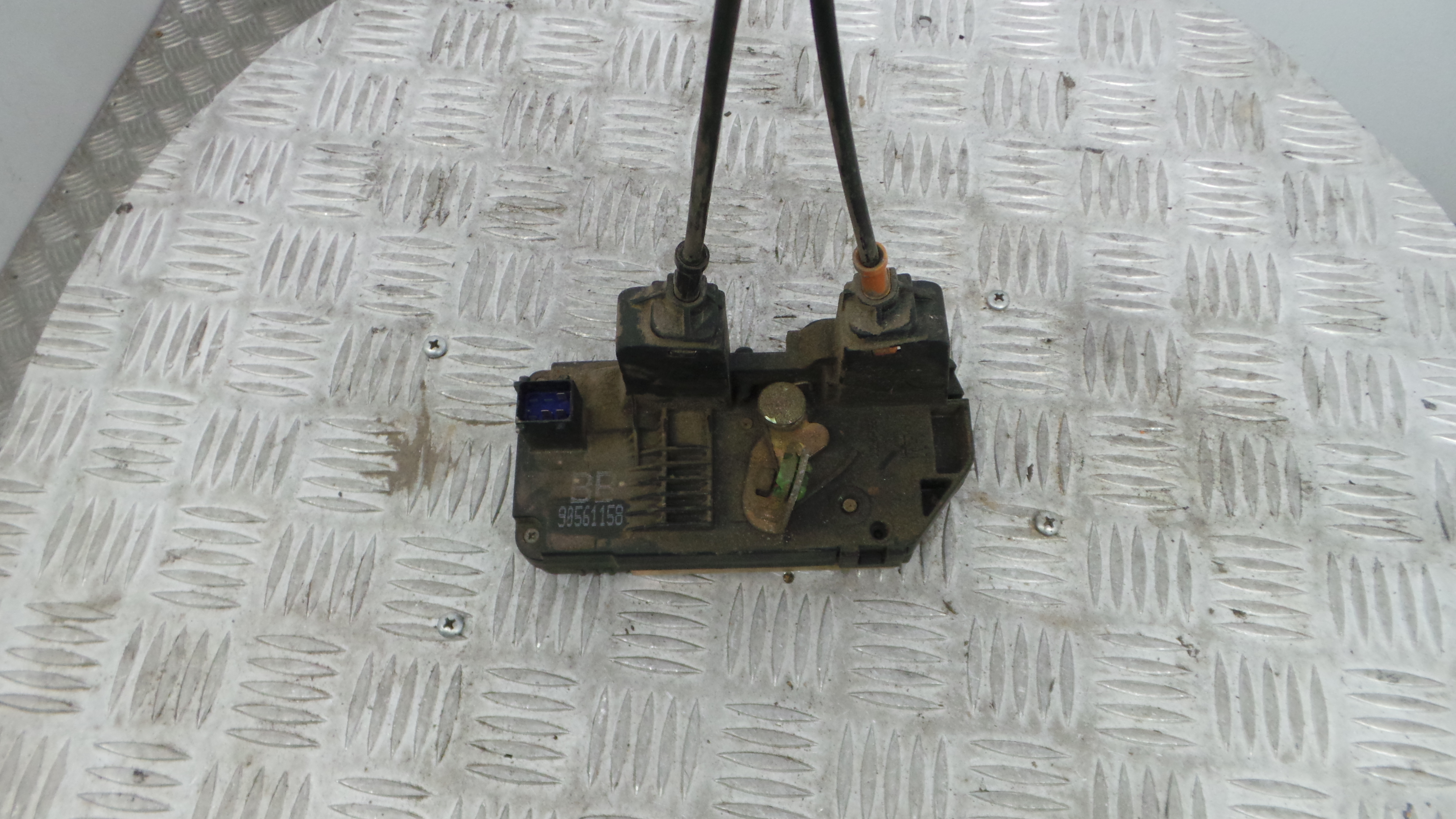 Fecho da Porta Trás Dto 90561158 - OPEL ASTRA G Combi (T98)-36598257