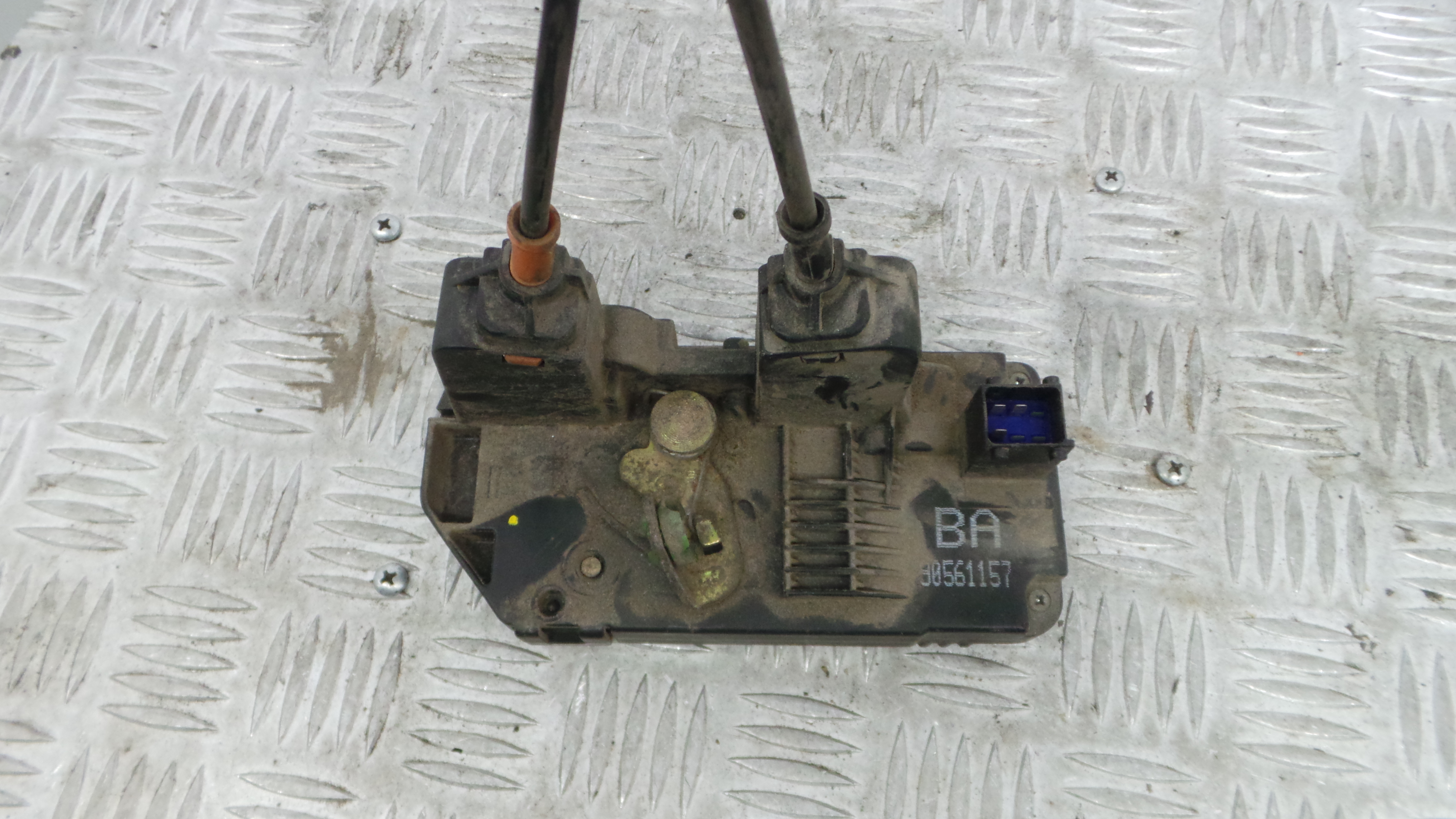 Fecho da Porta Trás Esq 90561157 - OPEL ASTRA G Combi (T98)-36598261